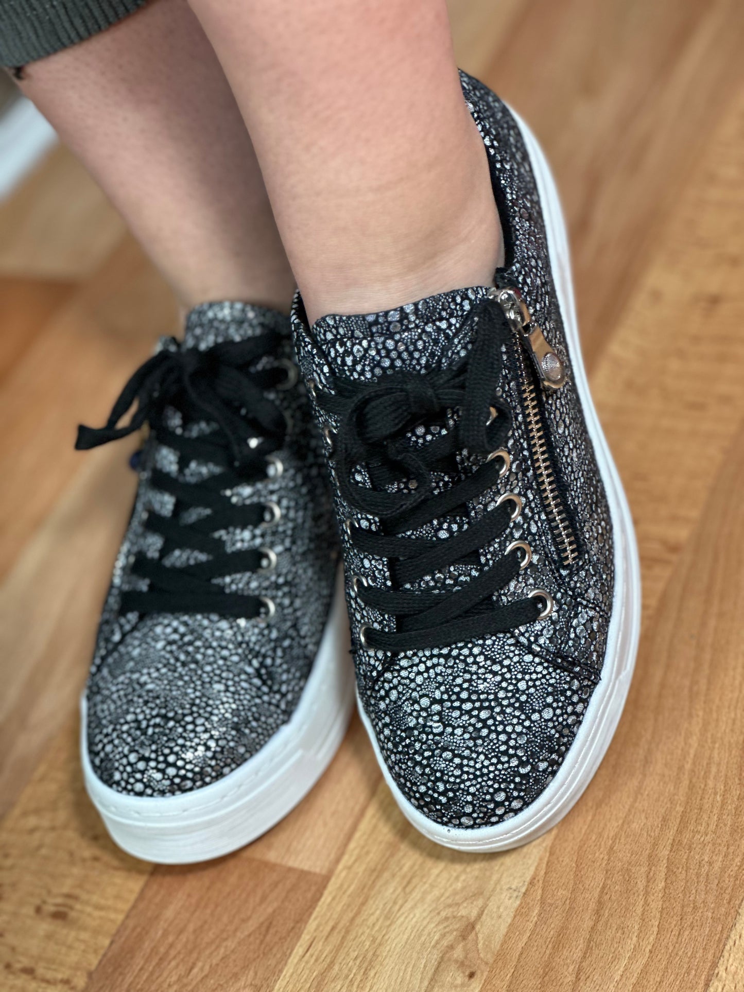 JUDD LUNAR TRAINER-BLACK SPARKLE-#STOCKROOM FLASHSALE