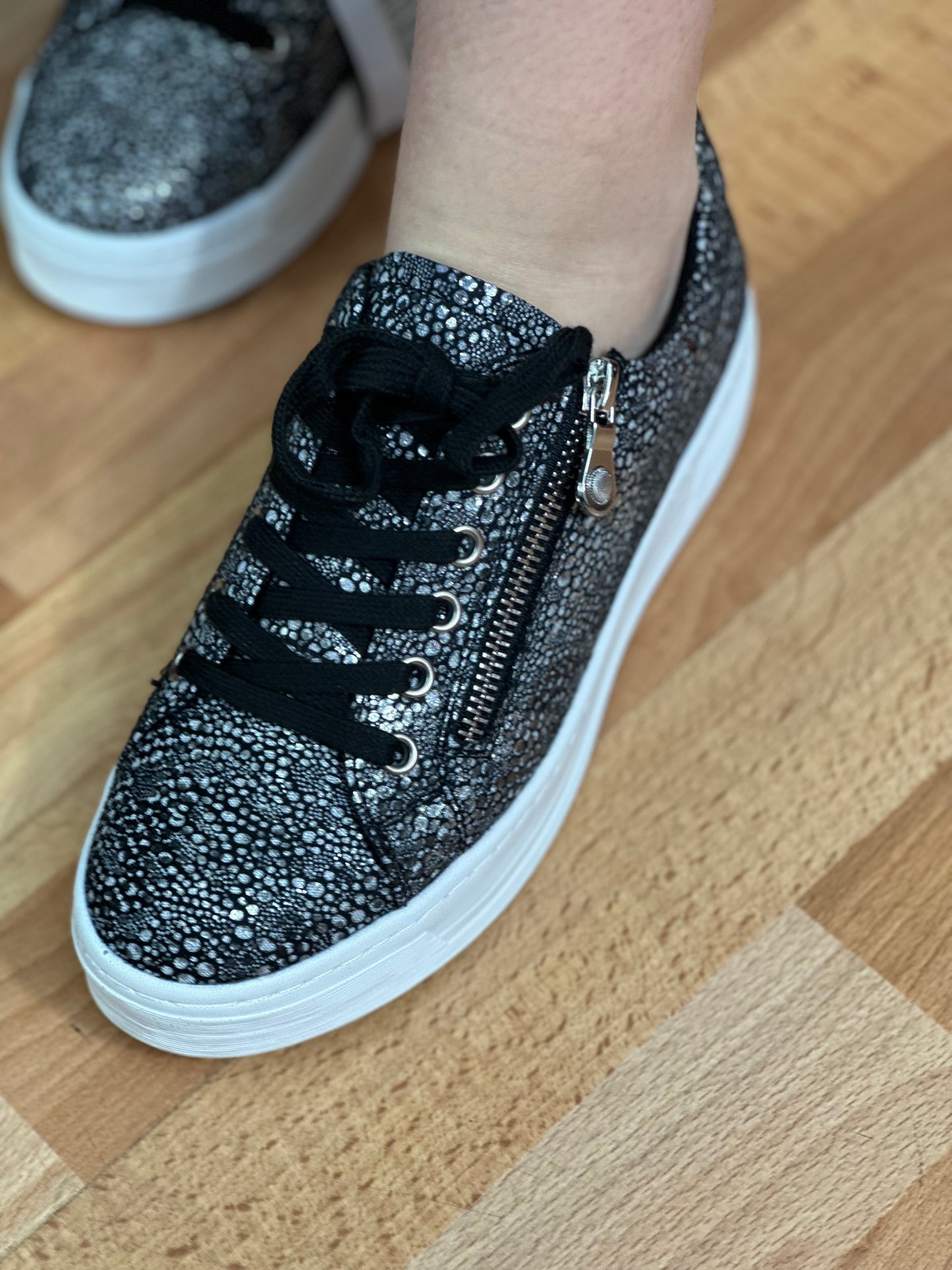 JUDD LUNAR TRAINER-BLACK SPARKLE-#STOCKROOM FLASHSALE