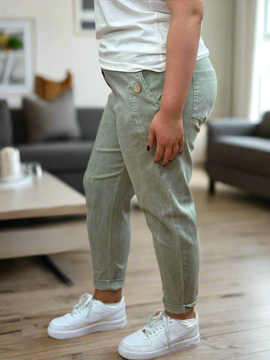 CARMEL-BUTTON DETAIL CARGO PANTS