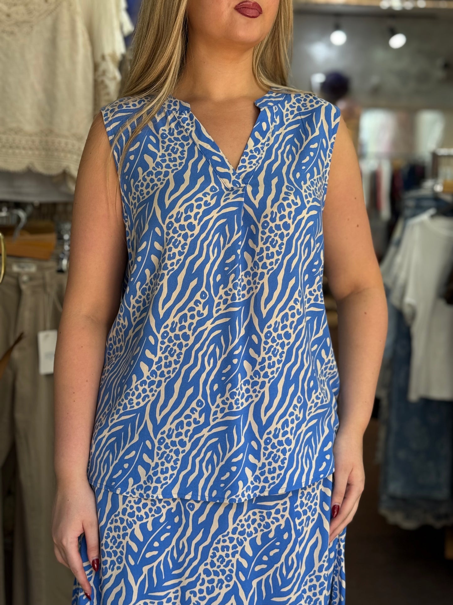 BYOUNG-JOELLA PRINT S/LESS V TOP