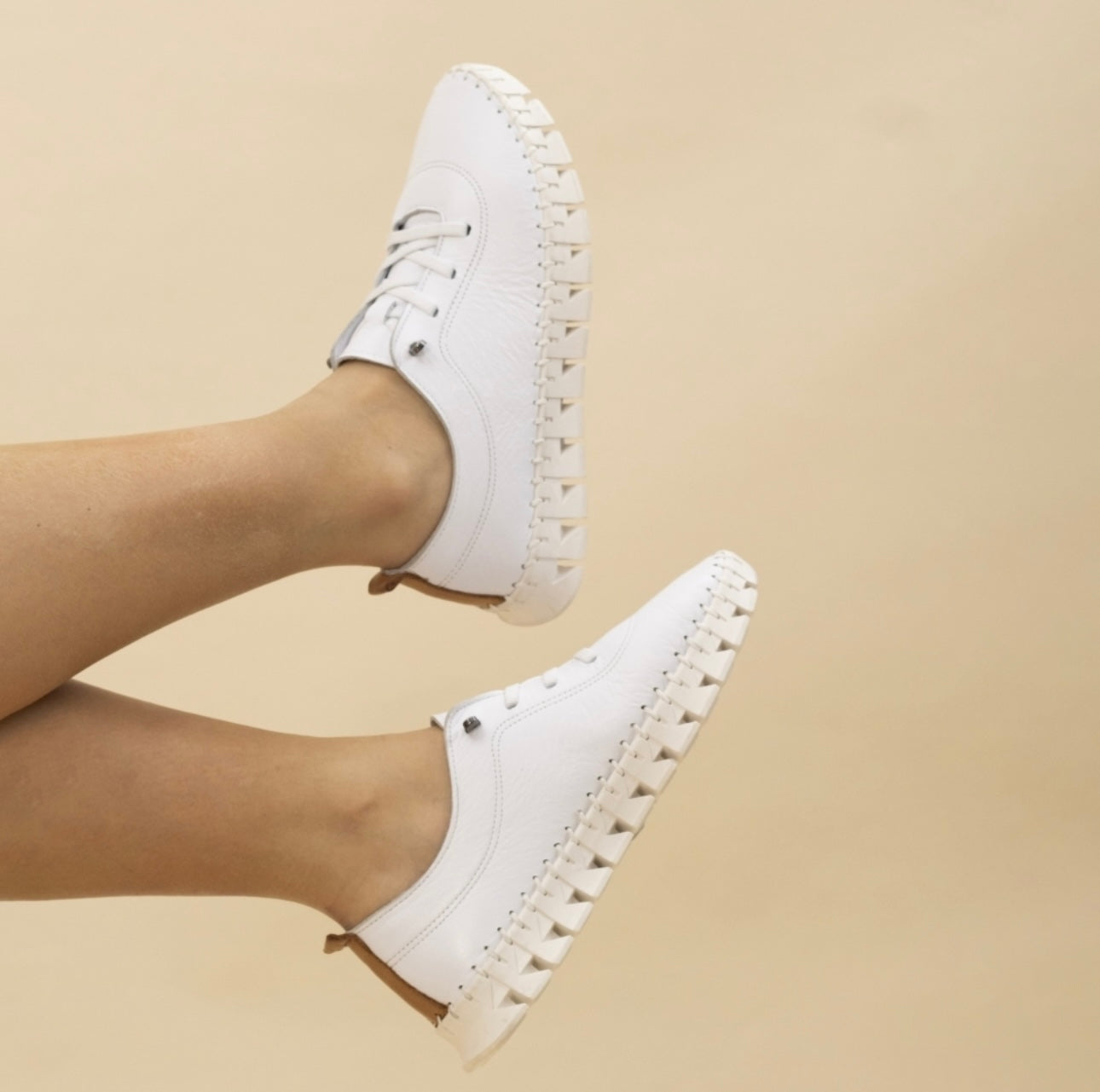 LUNAR- AUSTELL LEATHER PUMP-WHITE