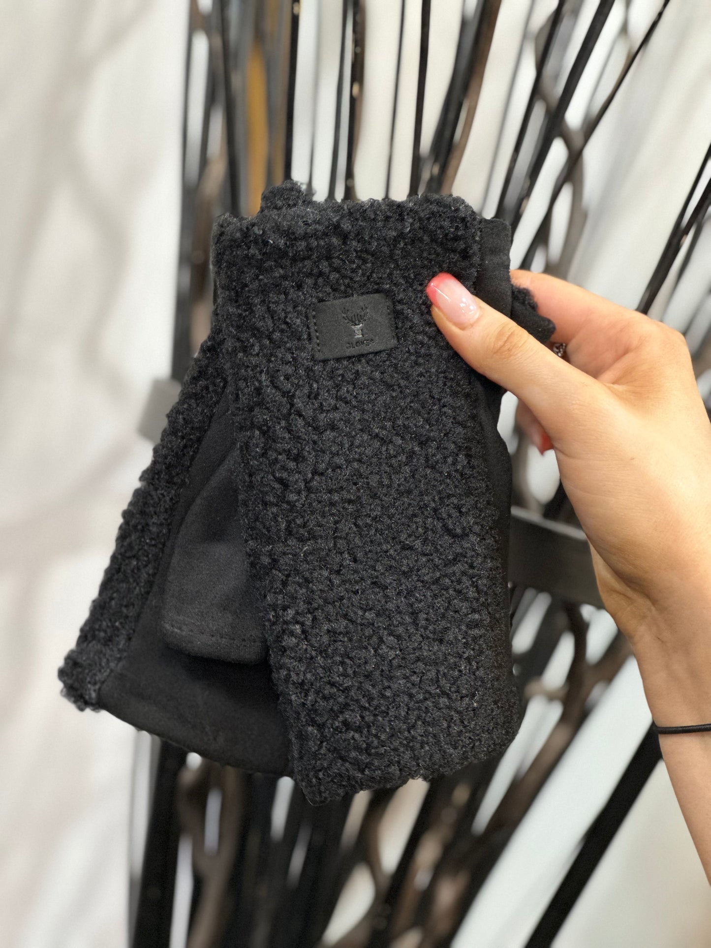 FINGERLESS UGGY GLOVES