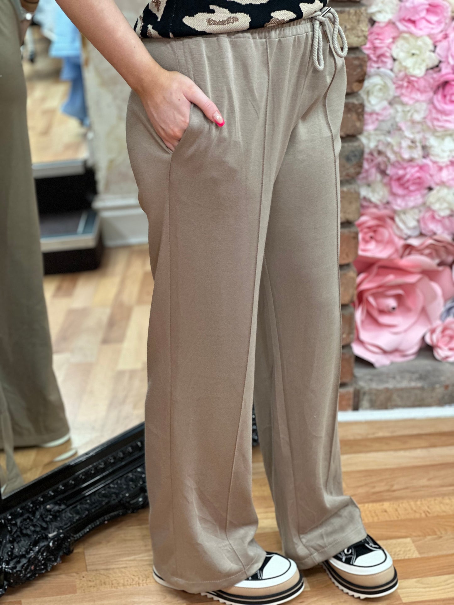 TORI-SEAMED WIDE LEG JOGGER TRS.