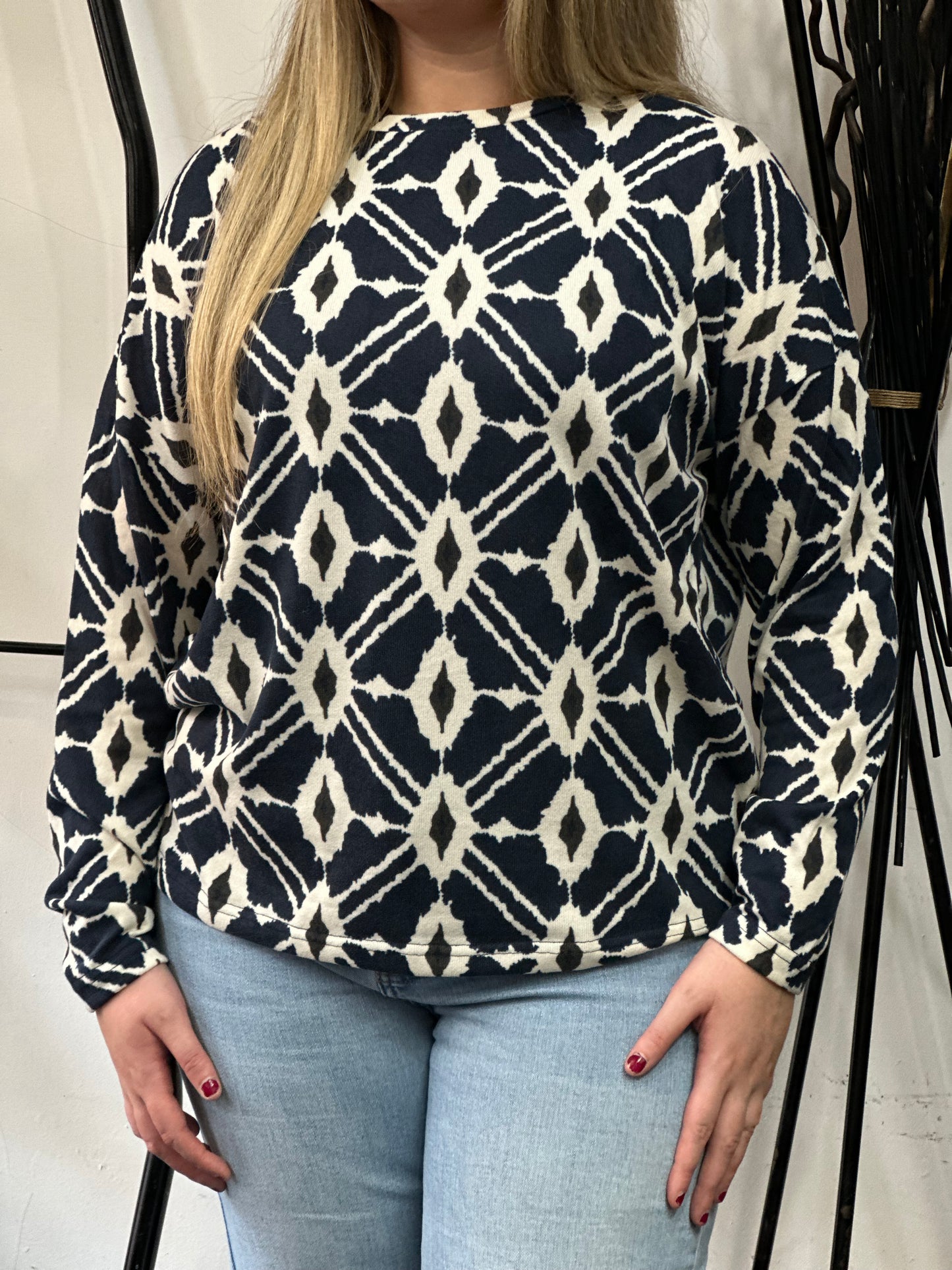 BYOUNG-PIETA NAVY DIAMOND KNIT TOP- #NOVEMBER BF10%