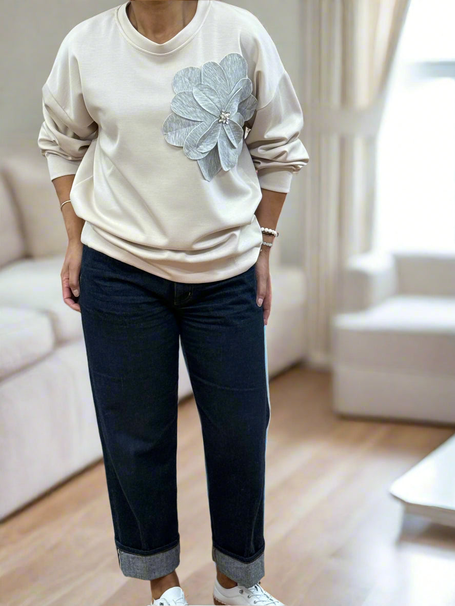 CONTRAST FLOWER SWEATSHIRT