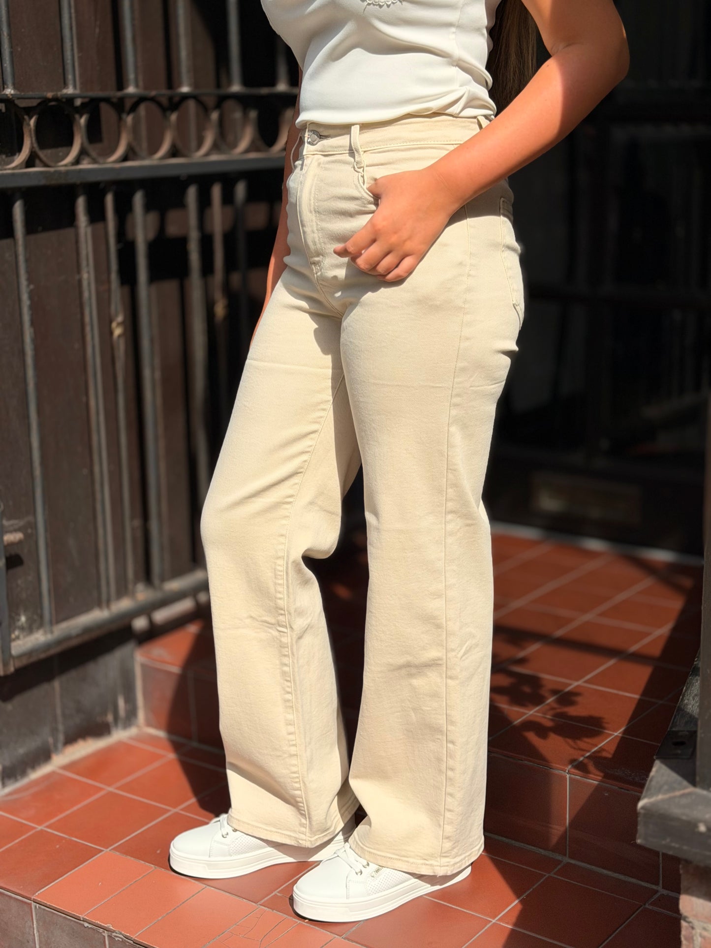 JESSICA MF- W/LEG BEIGE JEAN