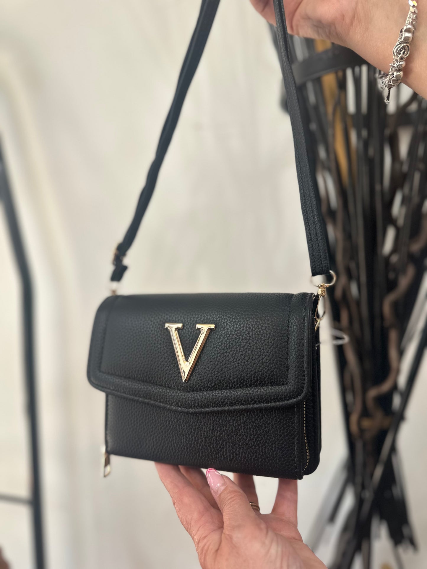 VEE WALLET HANDBAG