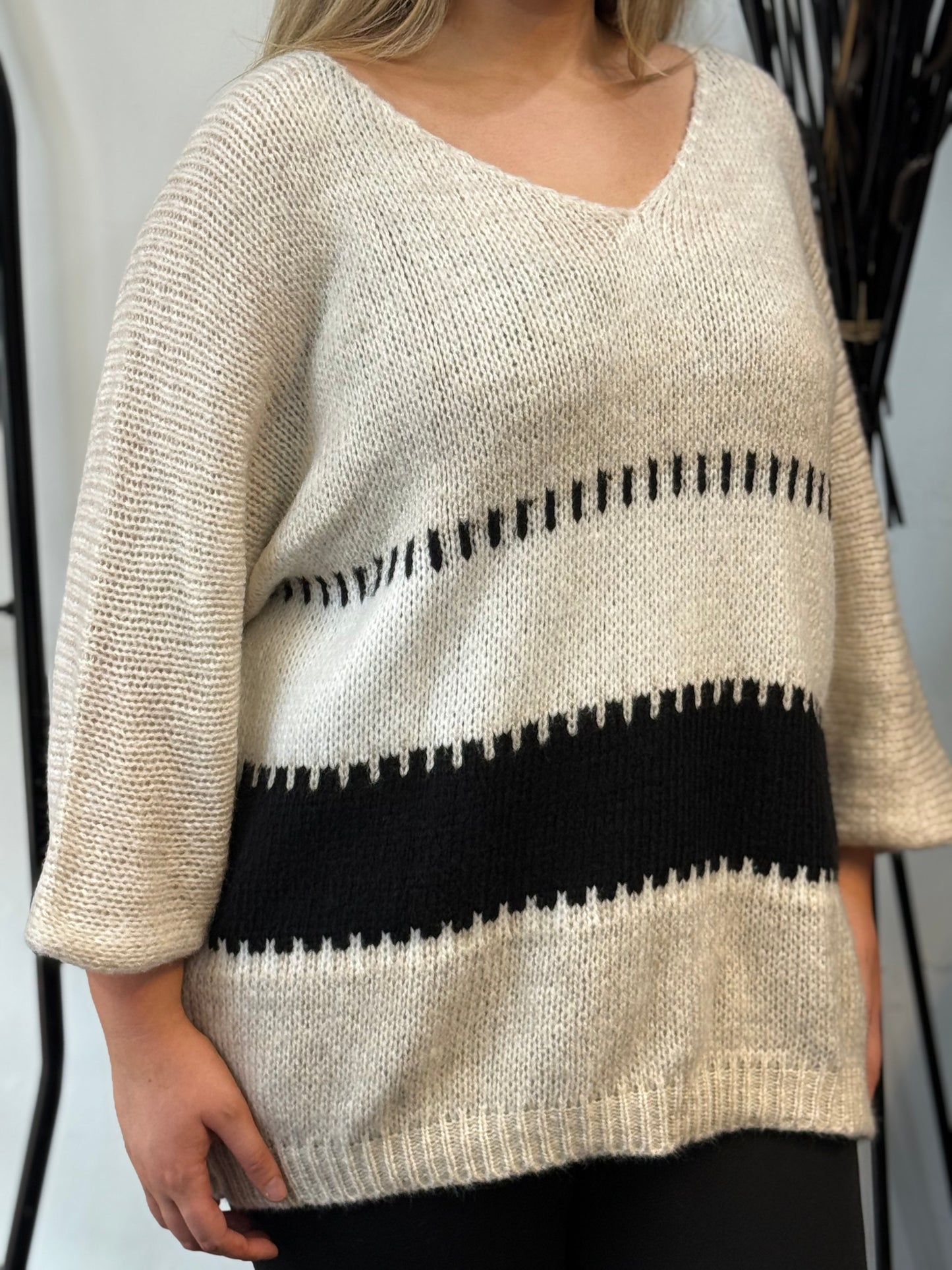 KAE -BLANKET STITCH STRIPE V JUMPER