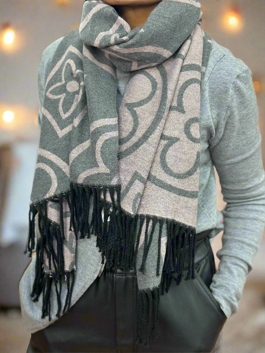 REVERSIBLE D-INSPIRED SCARF
