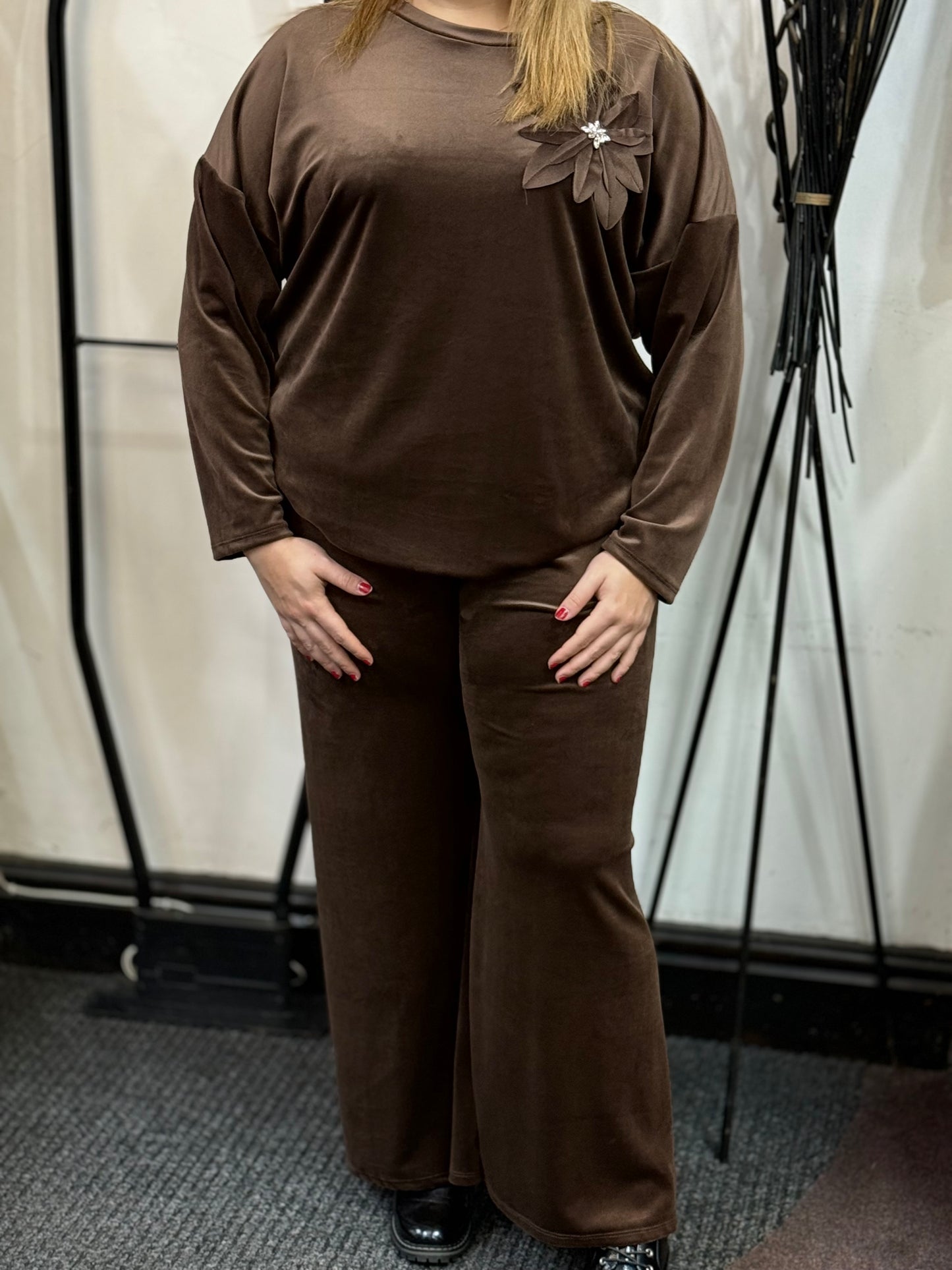 SKYLA-FLOWER APPLIQUE VELOUR SET