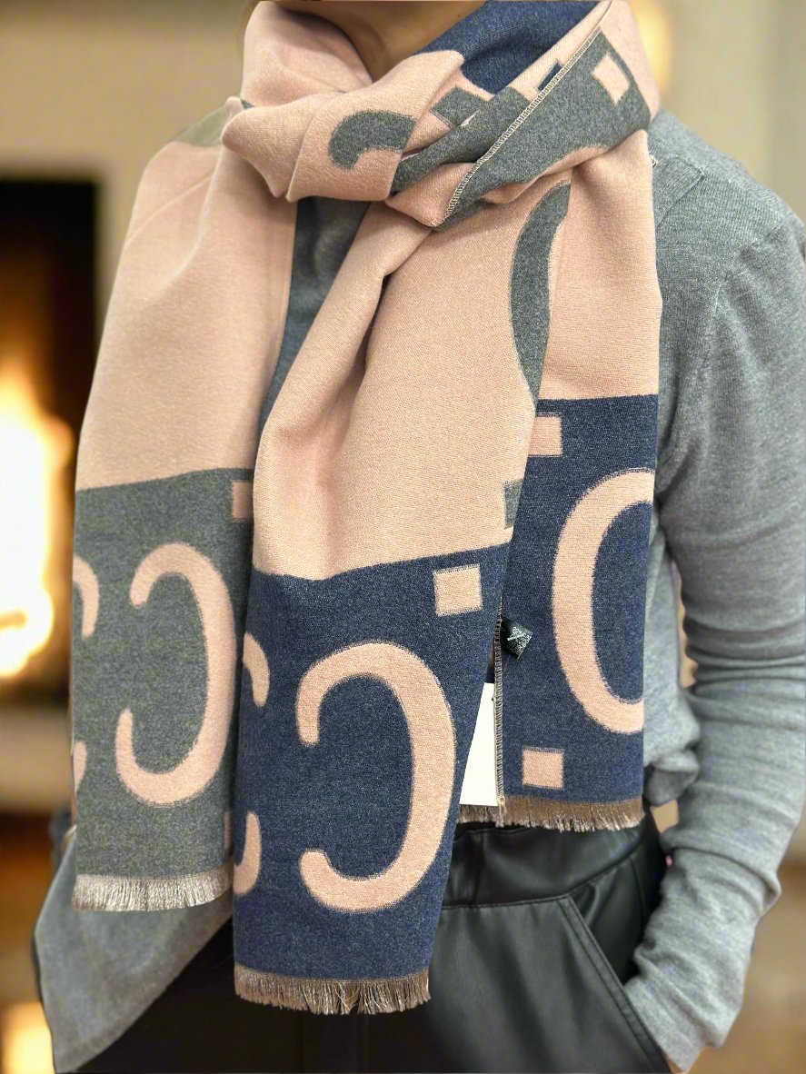 REVERSIBLE D-INSPIRED SCARF
