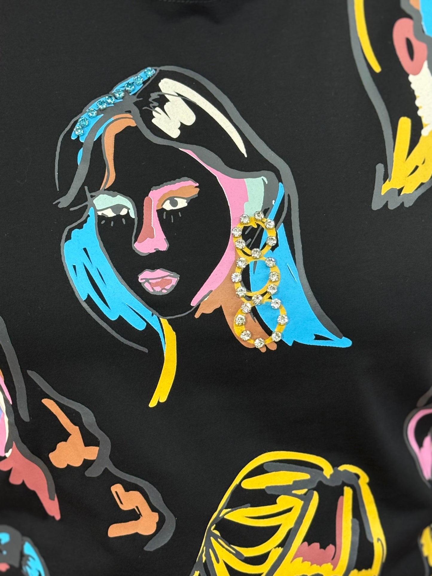 CHIC-COLOURS FACE SEQ TEE