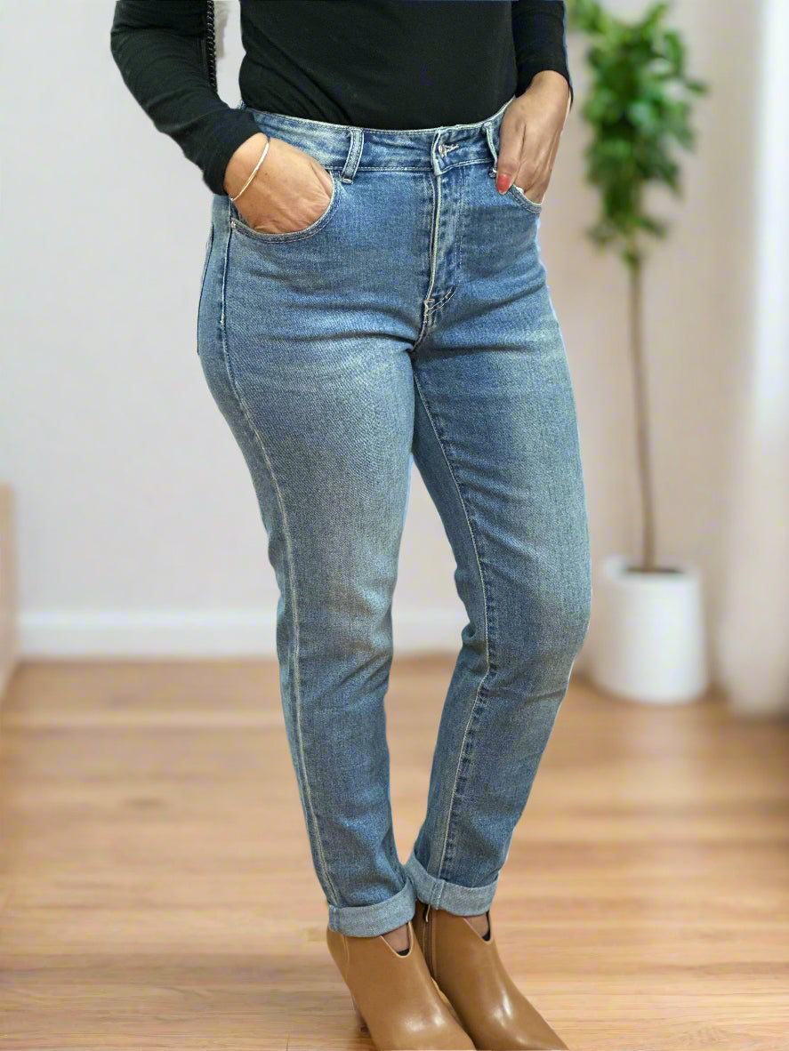 JESSIE -RB MOM FIT DISTRESS WASH