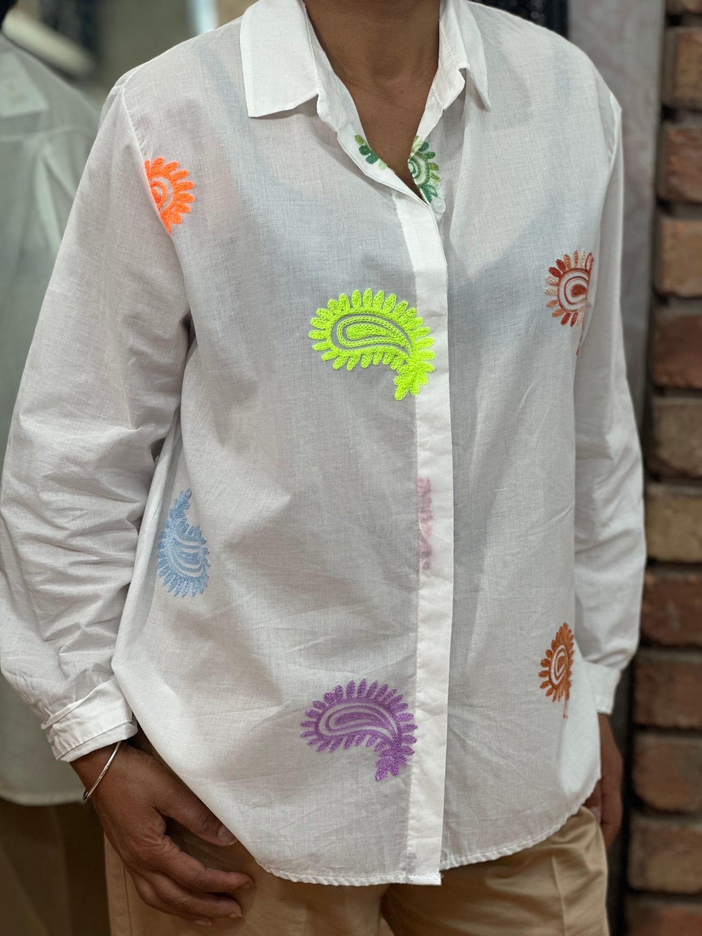PAISLEY EMB SHIRT -