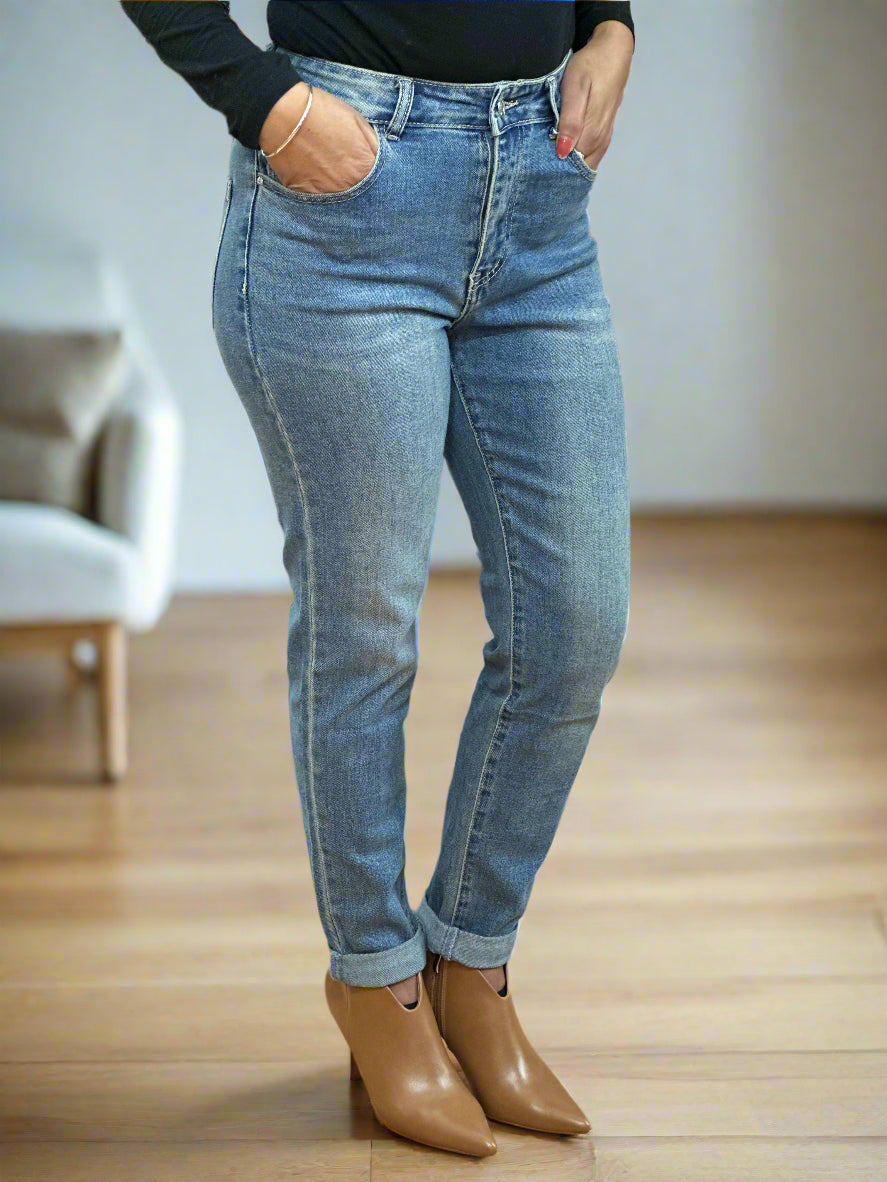 JESSIE -RB MOM FIT DISTRESS WASH