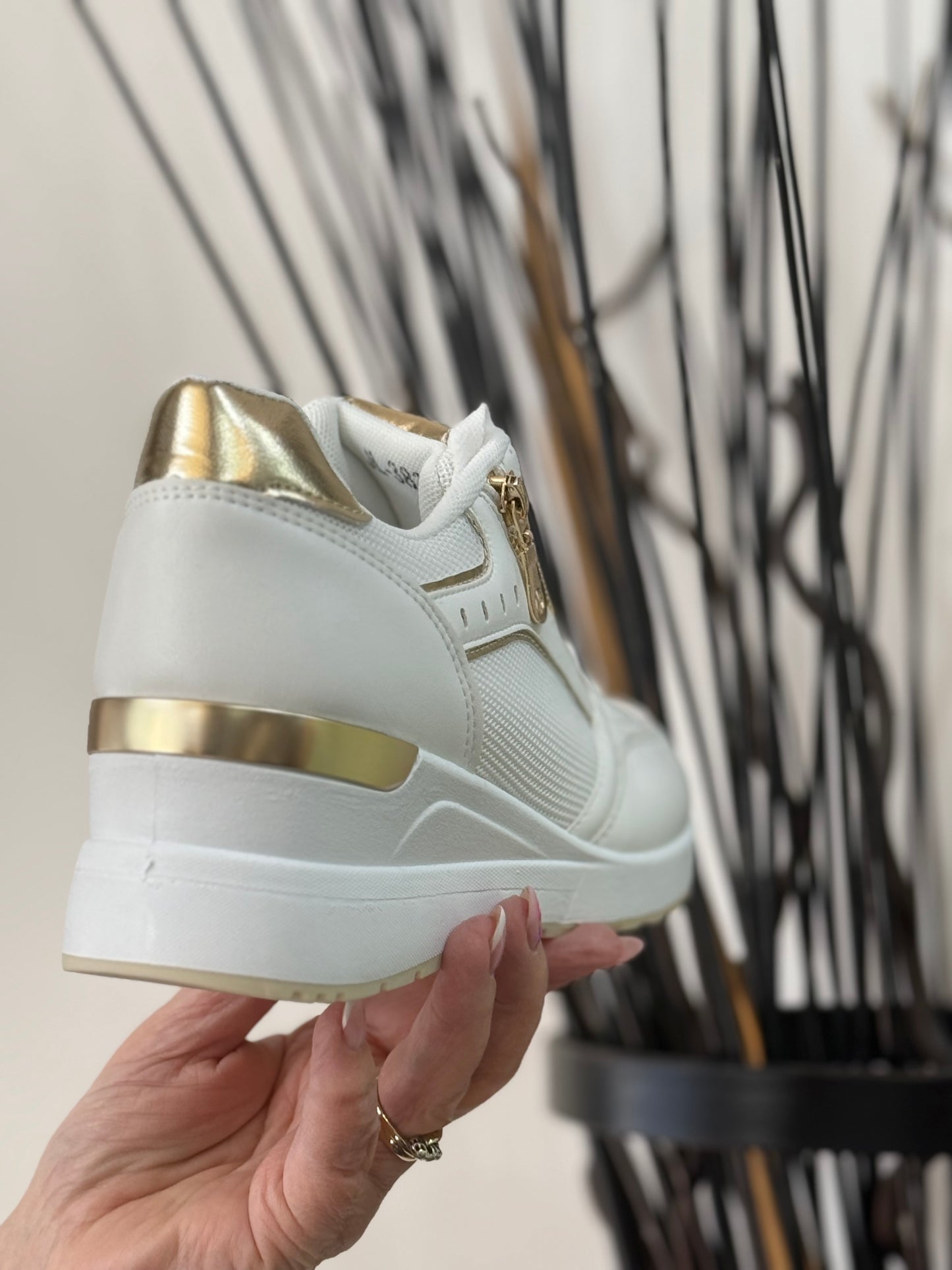 MARIS- WEDGE TRAINER -WHITE/GOLD