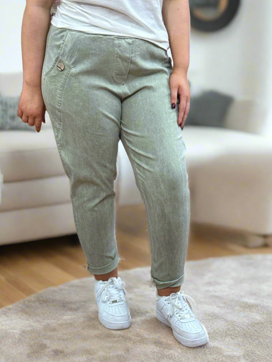 CARMEL-BUTTON DETAIL CARGO PANTS