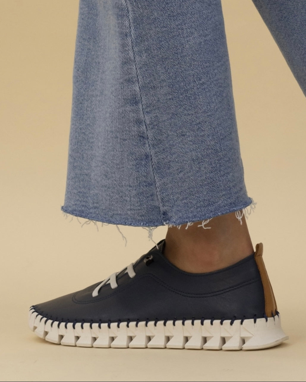 LUNAR- AUSTELL LEATHER PUMP-NAVY