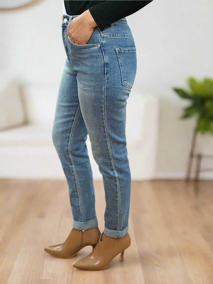 JESSIE -RB MOM FIT DISTRESS WASH