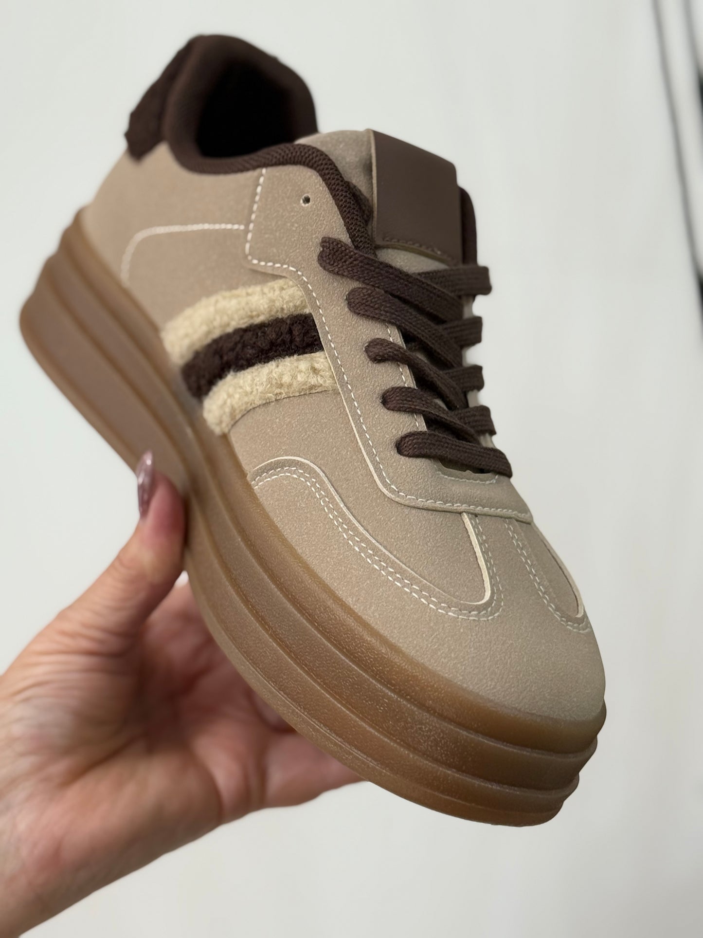 ADDI-CONTRAST FUR TRIM PLATFORM TRAINER