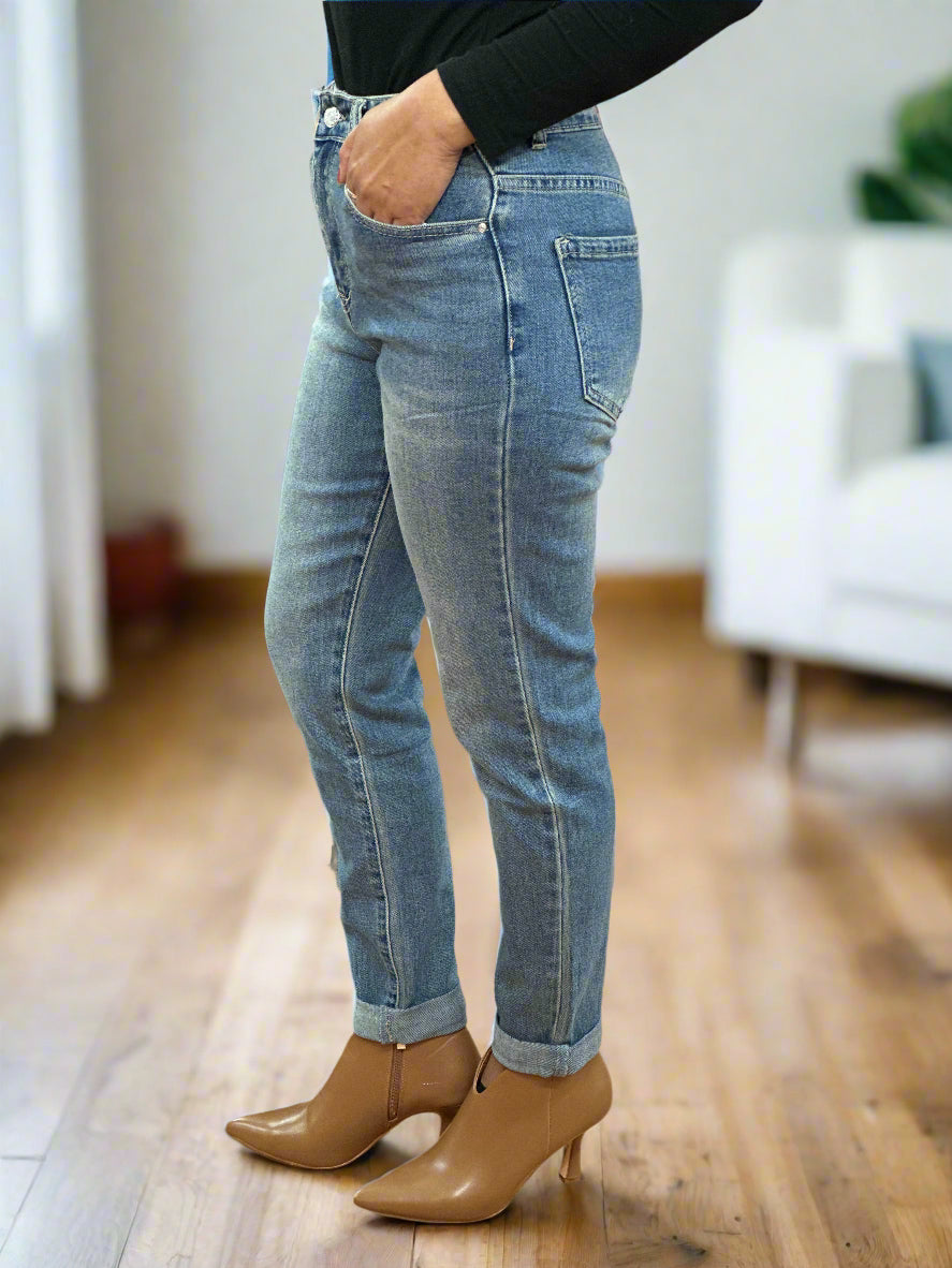 JESSIE -RB MOM FIT DISTRESS WASH