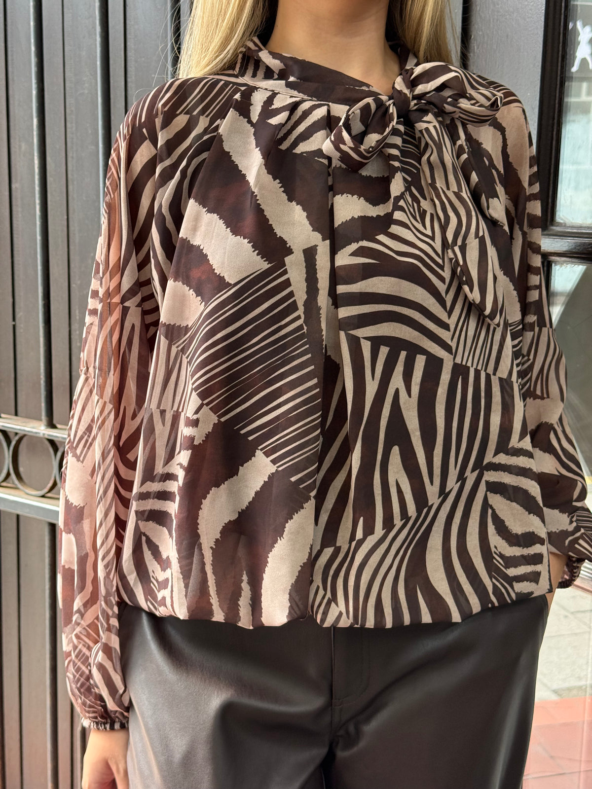 BLAINE-NECK TIE BUBBLE TOP