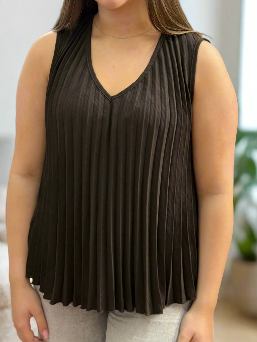 LOLA- PLEATED S/LESS VEST TOP