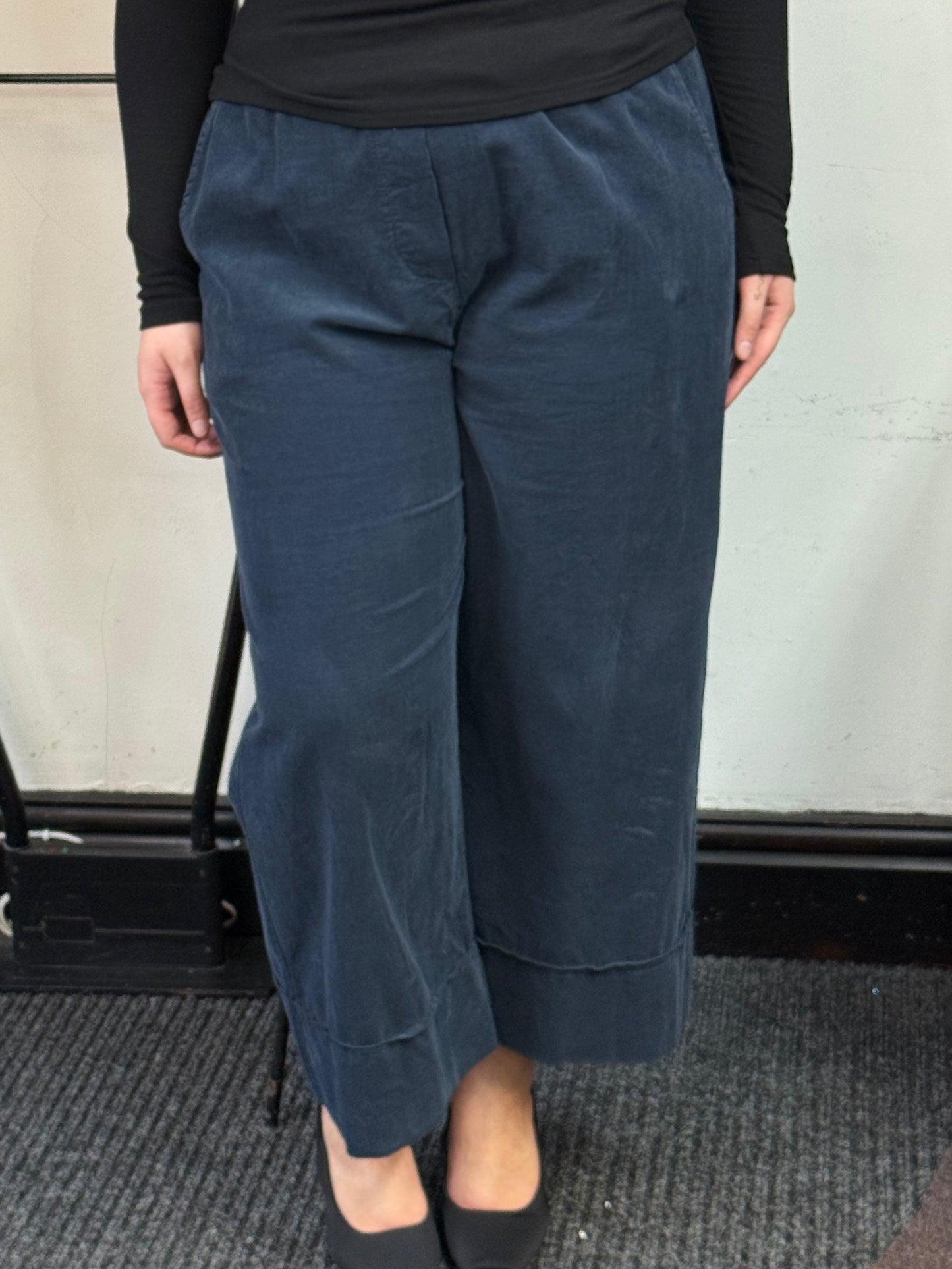 FARREN- W/LEG TURN UP NEEDLE CORD TROUSER