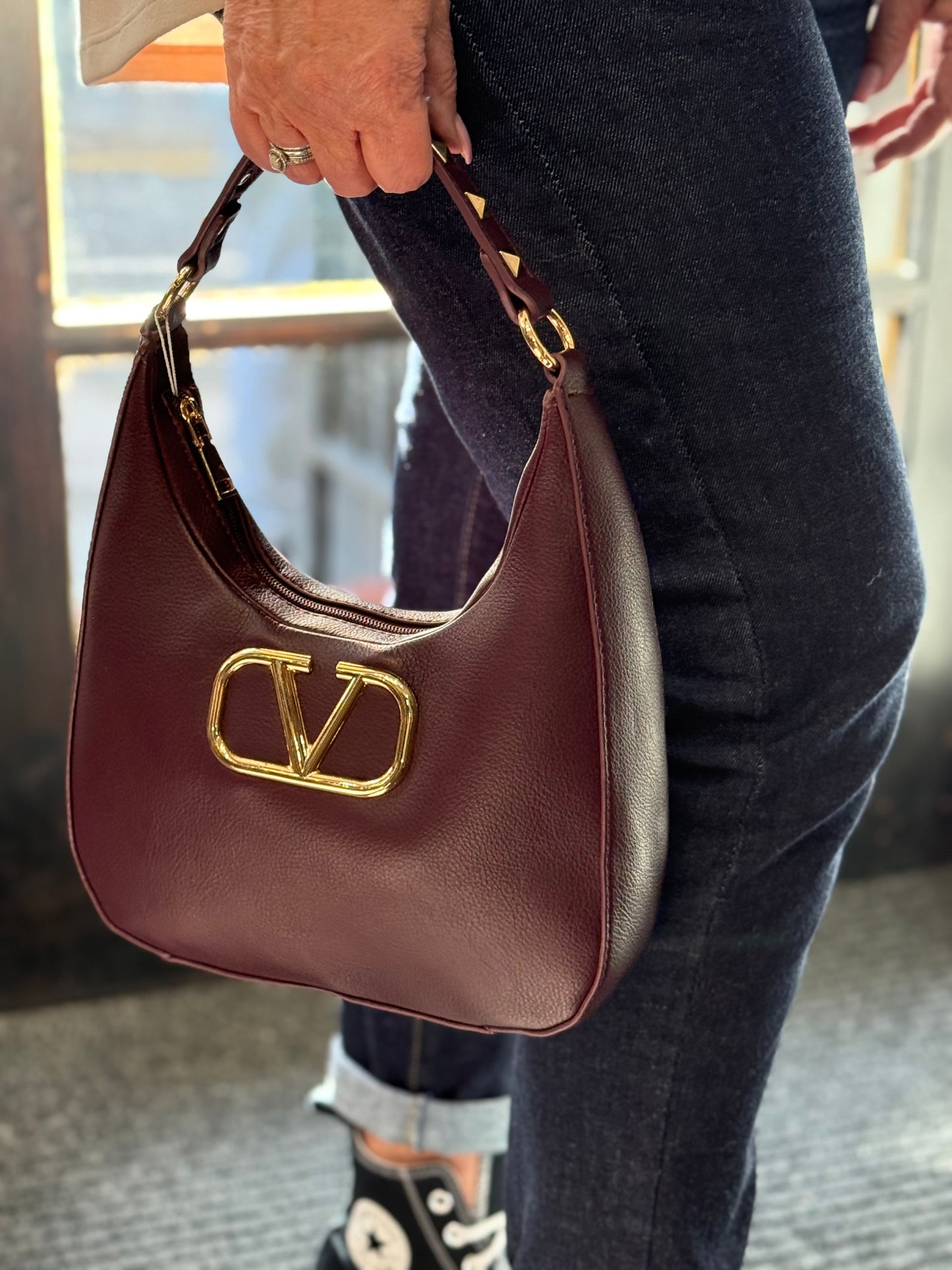 V- INSPIRED STUDS HANDLE H/BAG