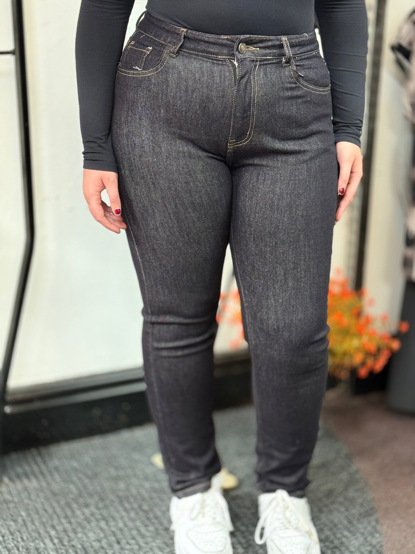 JESS-MOM JEAN -BLACK INK WASH