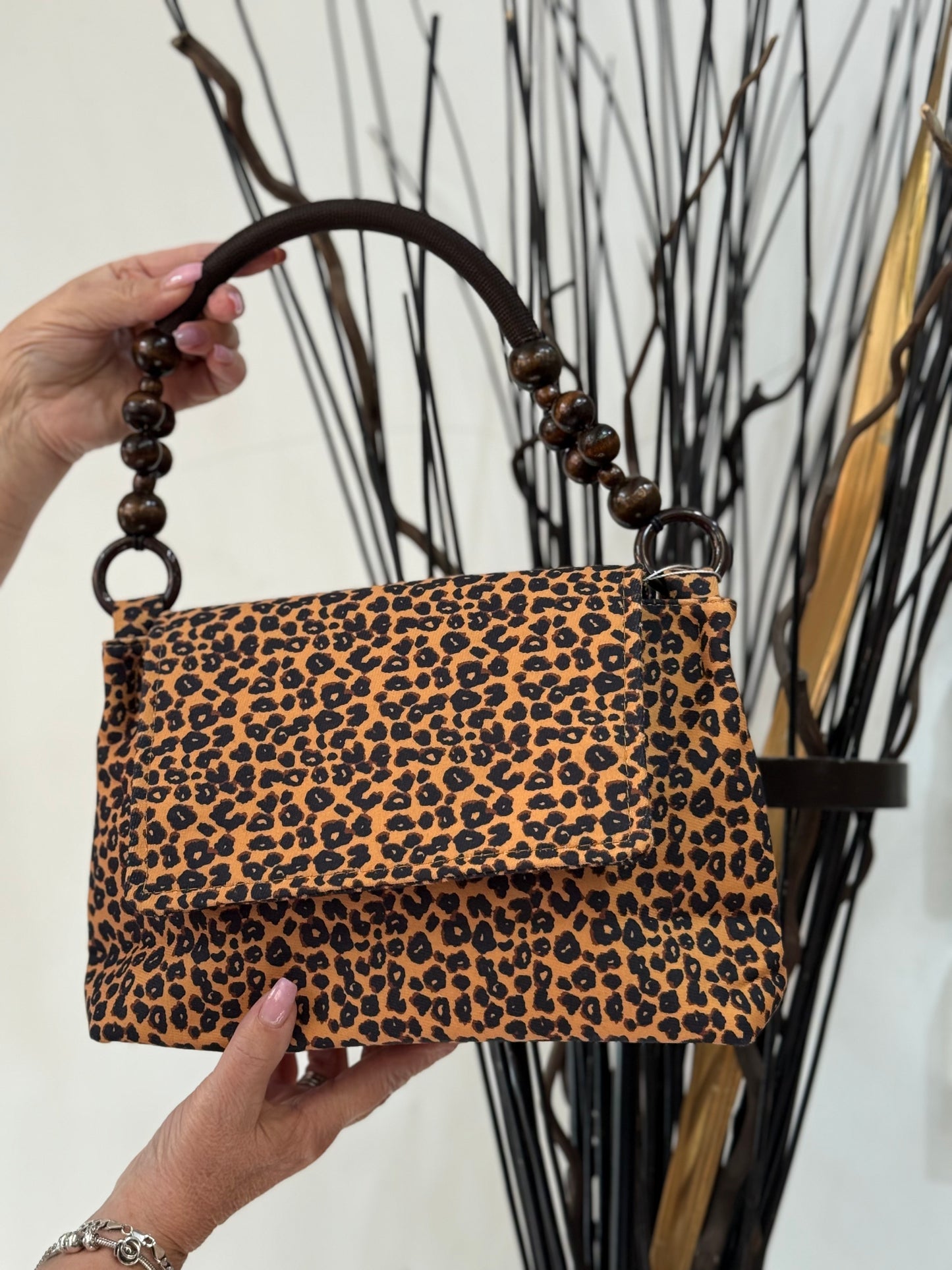ANNIE- LEOPARD BEAD HANDLE HANDBAG