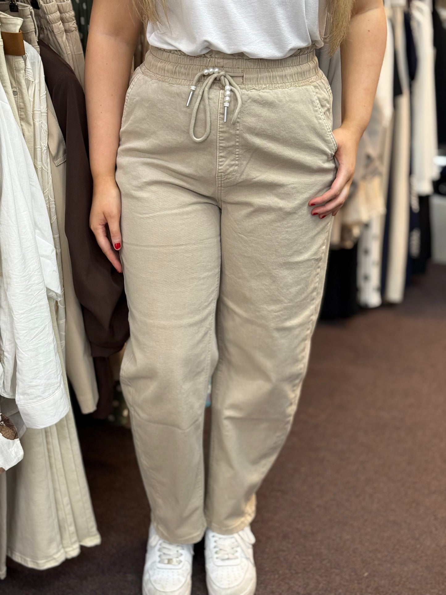 ELLIE-RS BARREL PULLUP JEAN-BEIGE