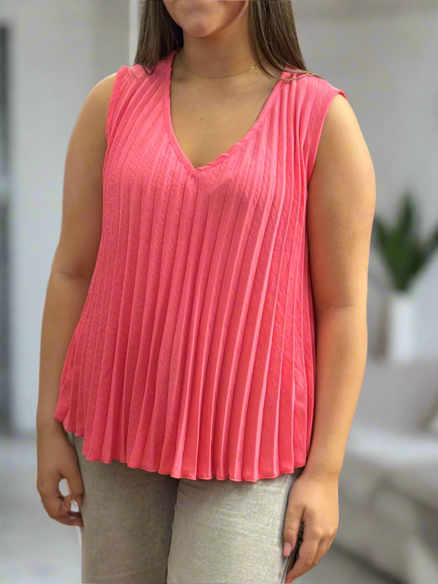 LOLA- PLEATED S/LESS VEST TOP