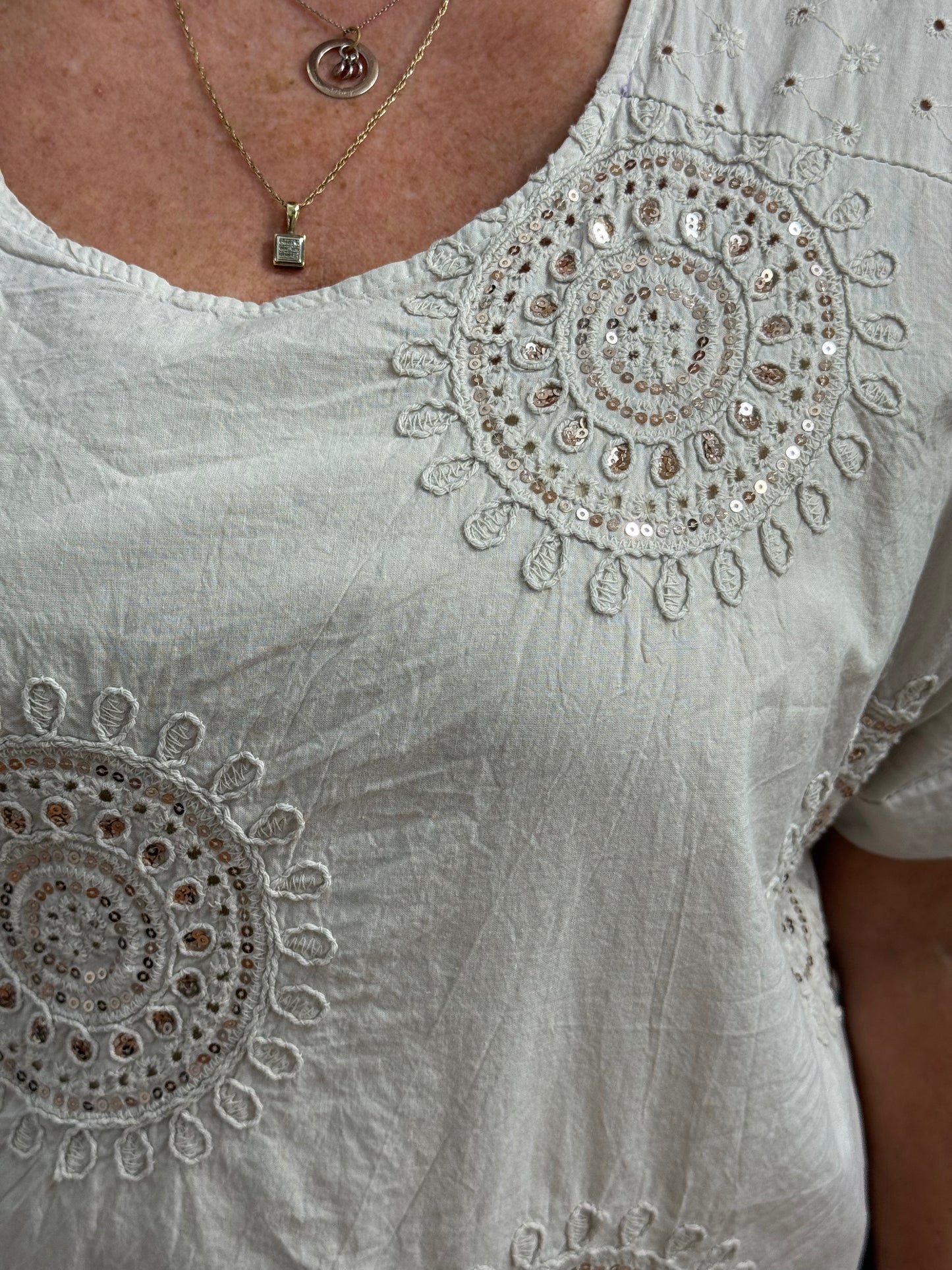 LUCIE-SEQUIN EMB ANGLAZE TOP