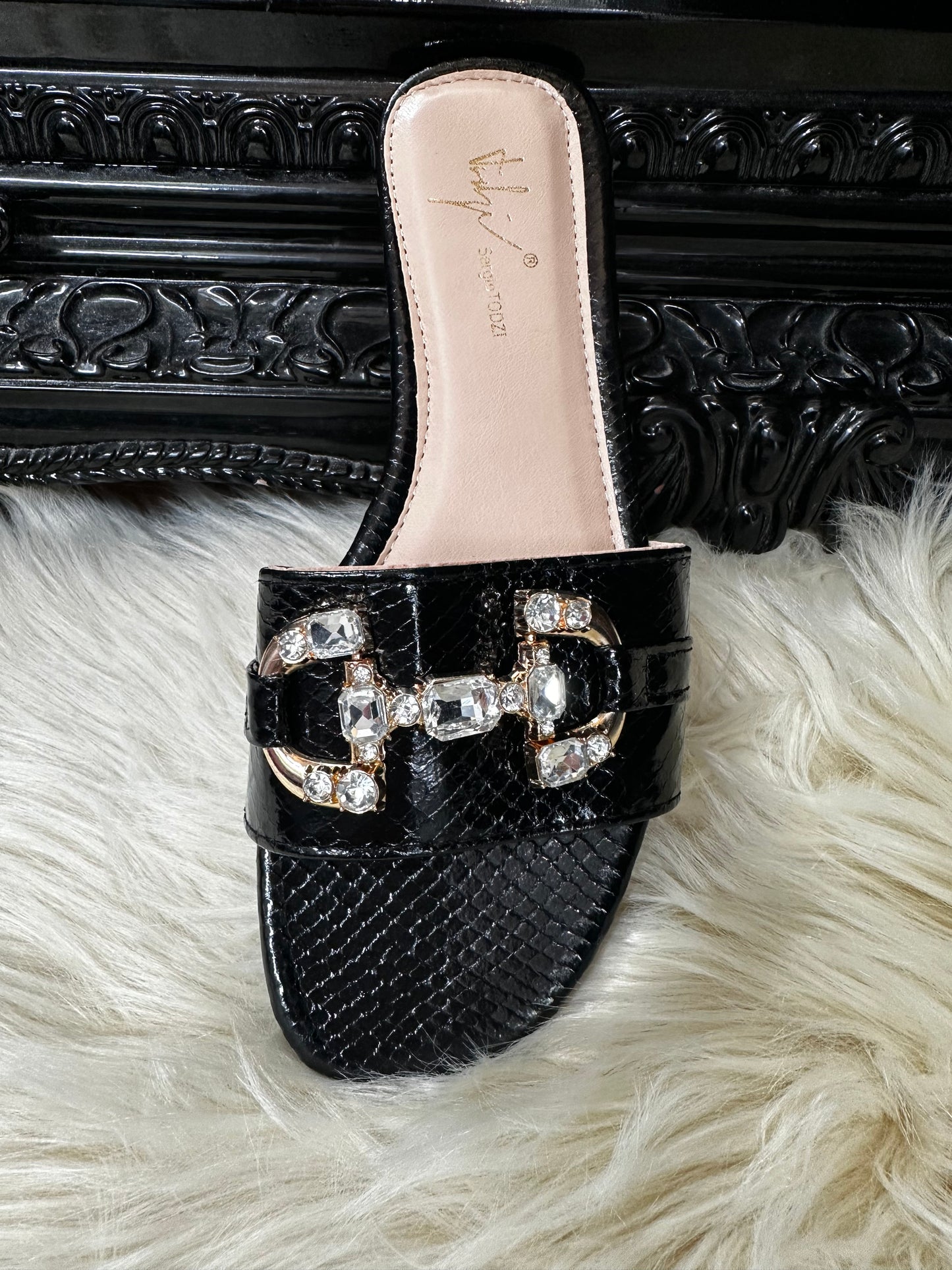 DANA DESIGNER INSPIRED SLIDER-BLACK #STOCKROOM FLASHSALE
