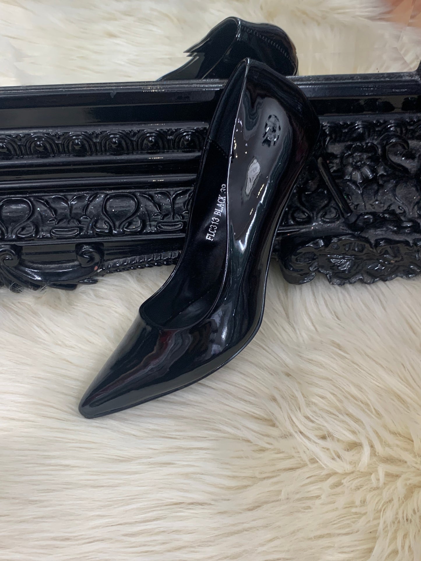 FELICITY LUNAR PATENT COURT -BLACK