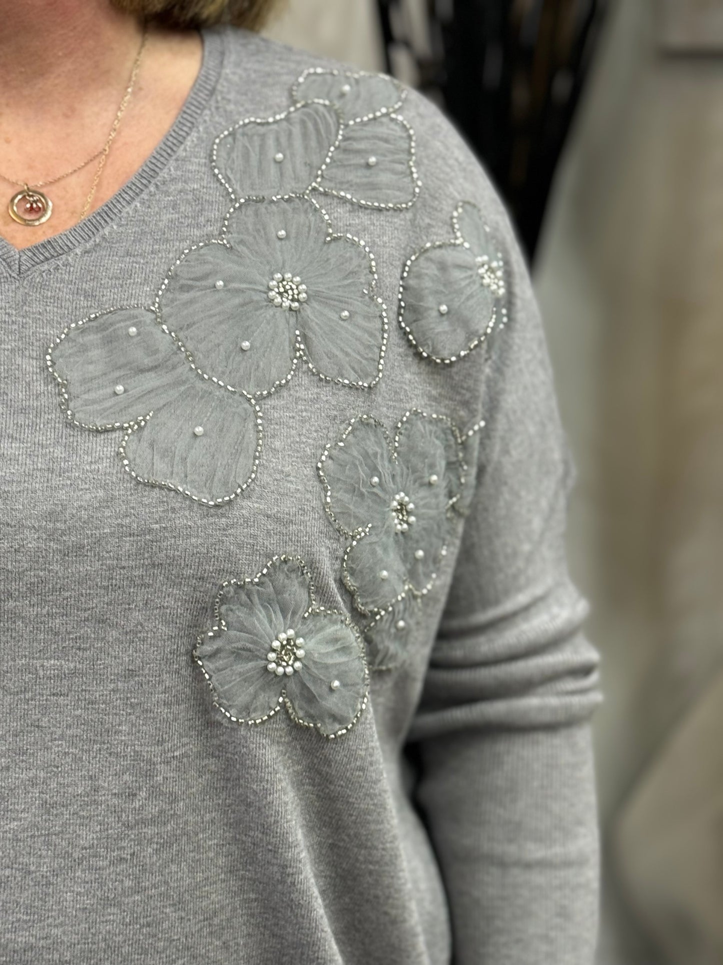 AVELINE-LACE FLOWER O/S JUMPER