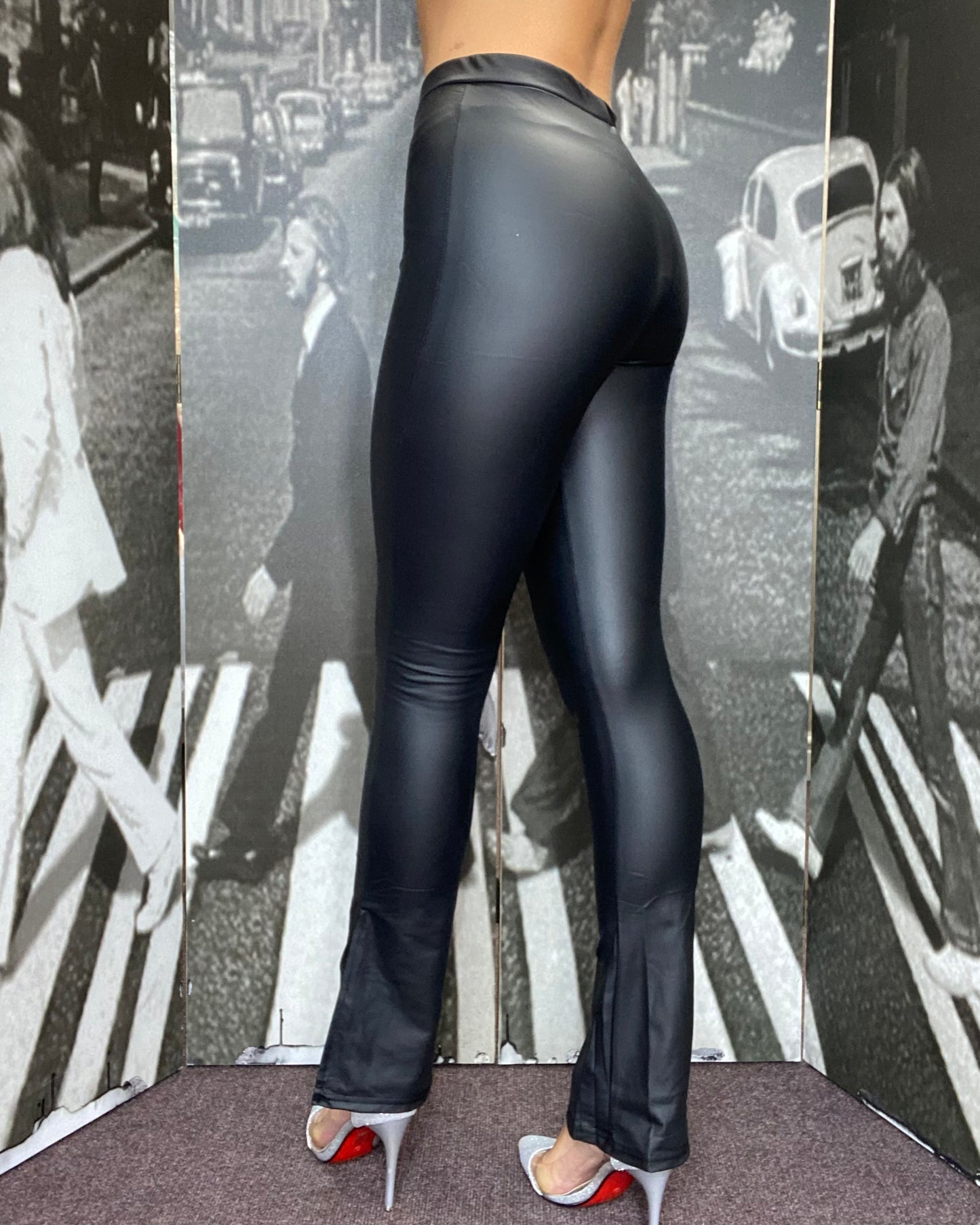 PIPPA - SLIT BOOTLEG Legging - BLACK