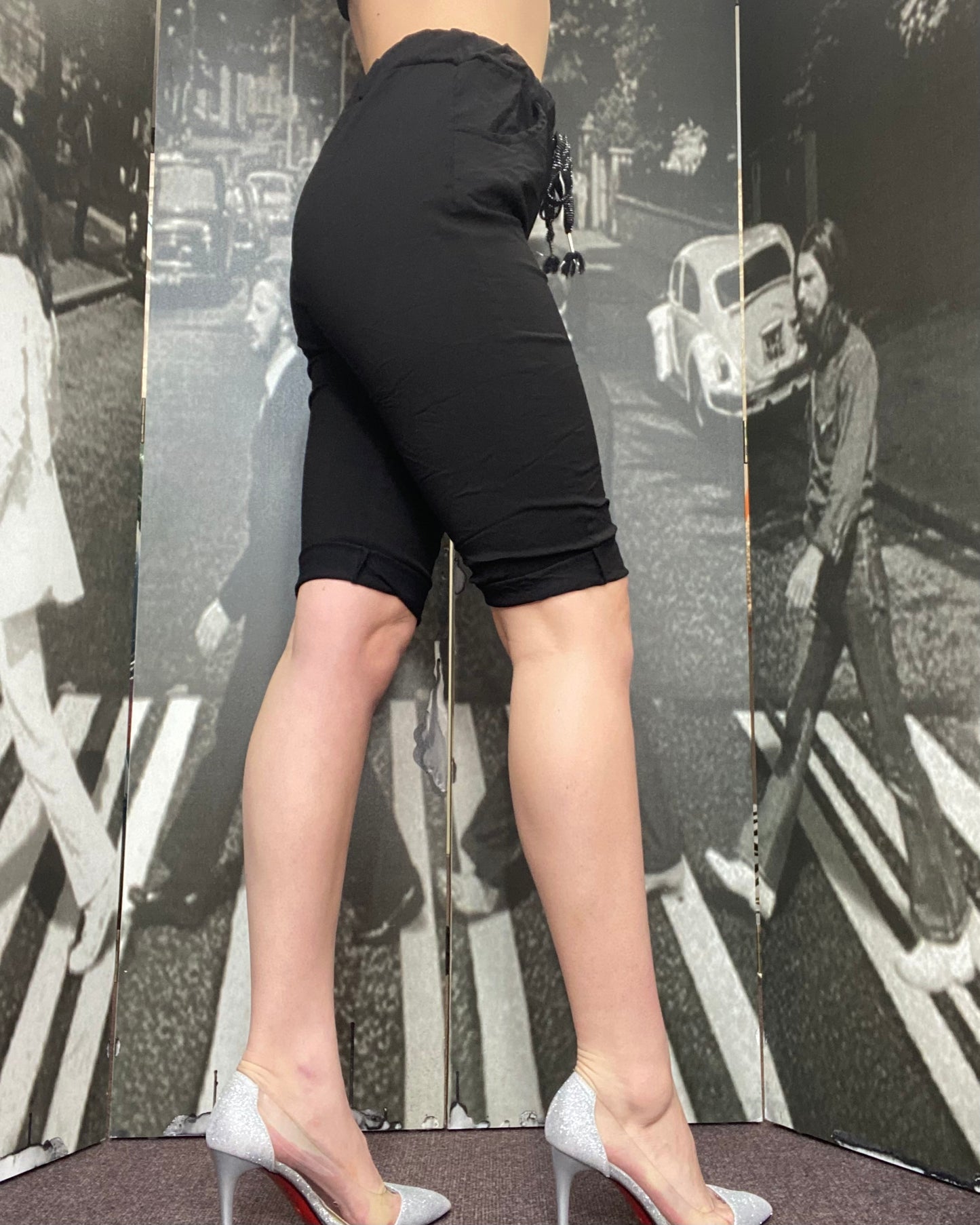 SELENA- Magic Shorts- BLACK