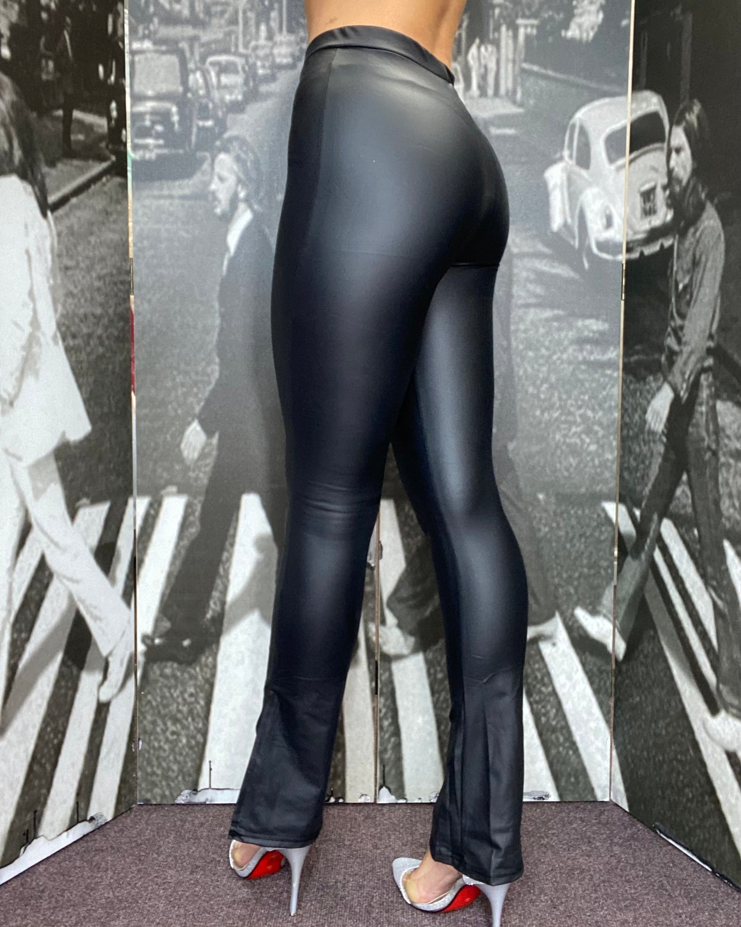 PIPPA - SLIT BOOTLEG Legging - BLACK