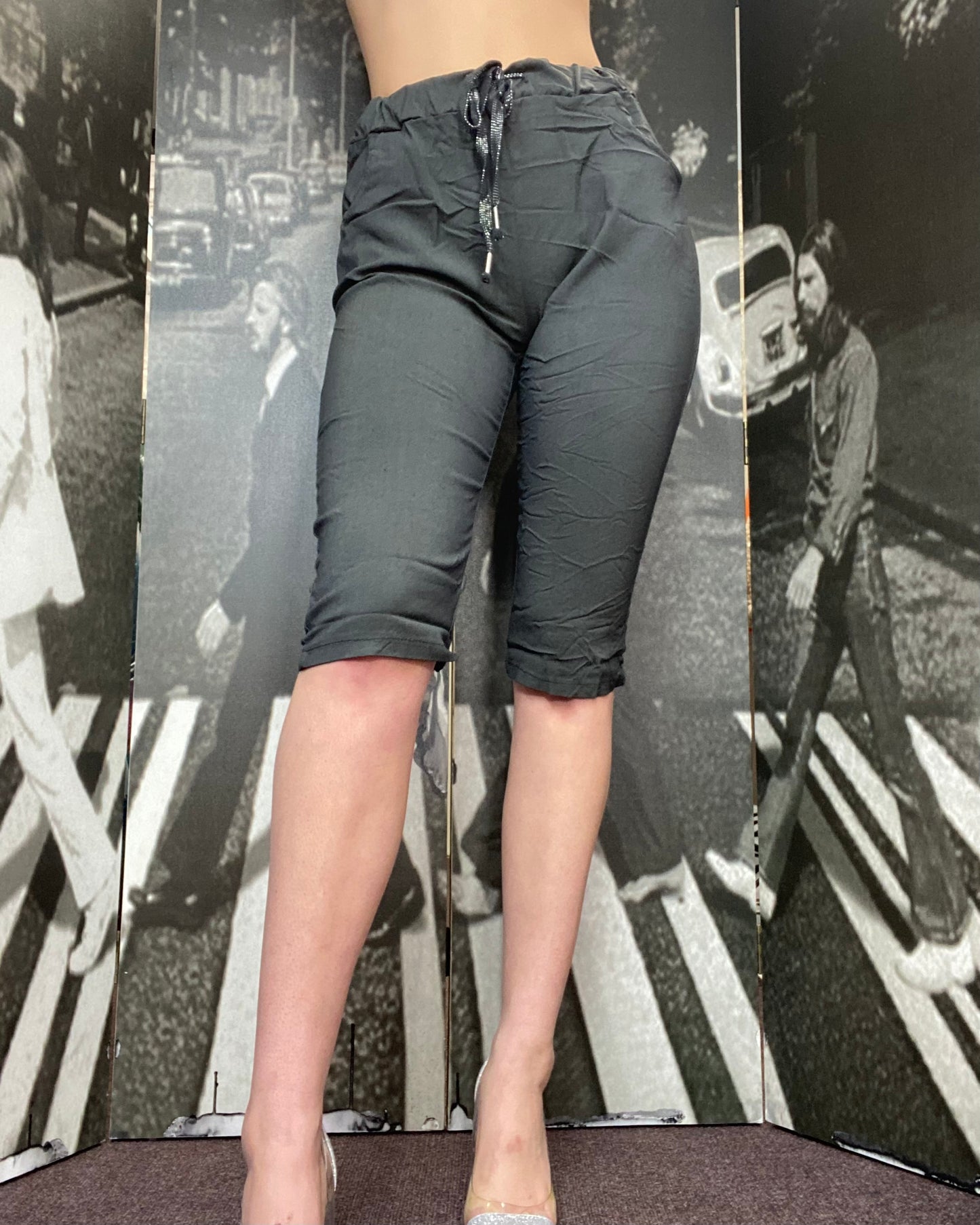 SELENA- Magic Shorts- CHARCOAL GREY
