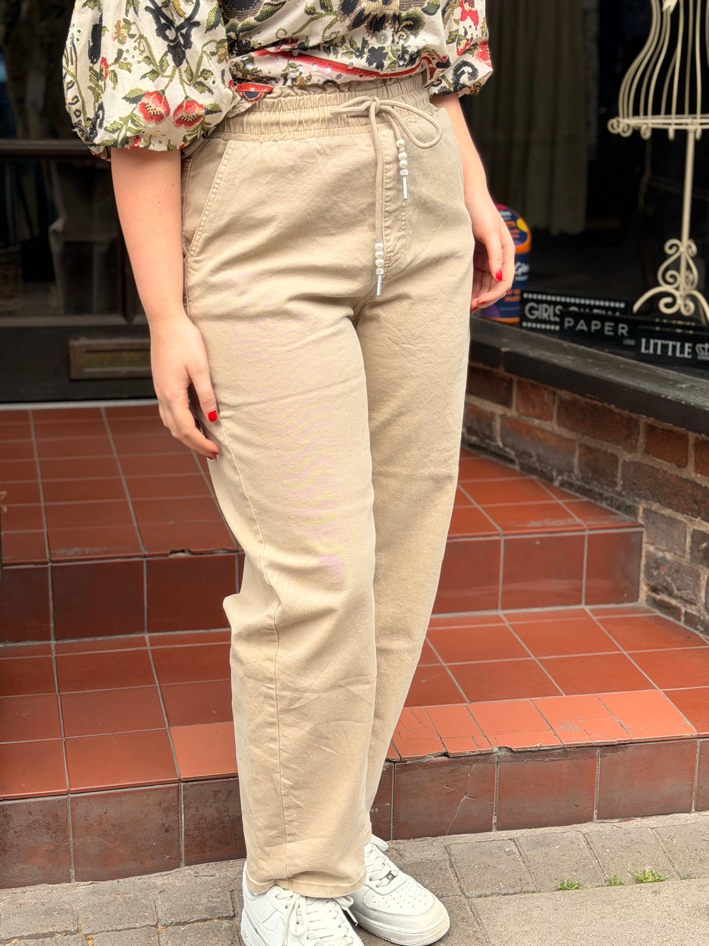 ELLIE-RS BARREL PULLUP JEAN-BEIGE