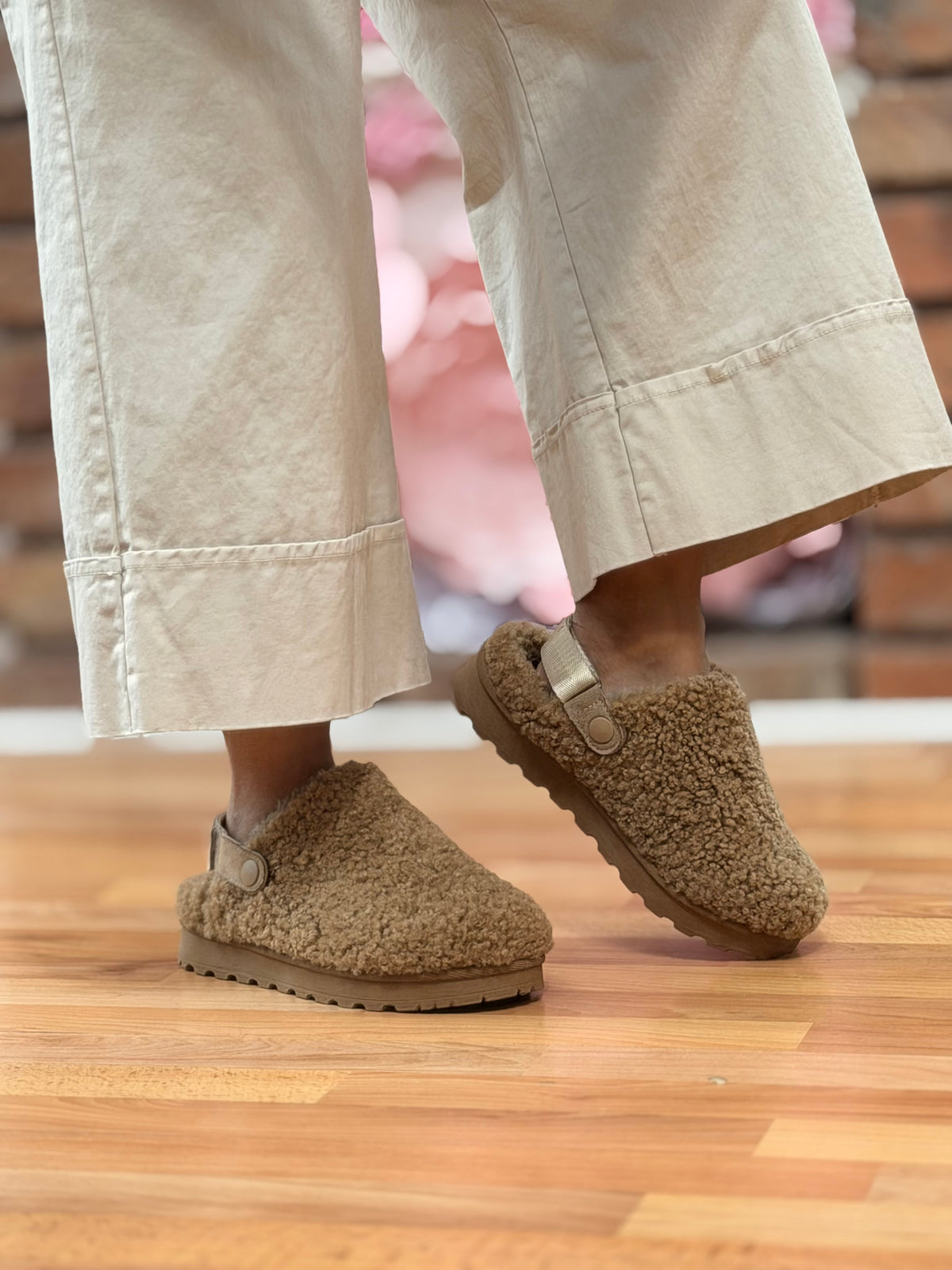LUNAR-NAPELS ADJUSTY STRAP TEDDY SLIPPER-MINK