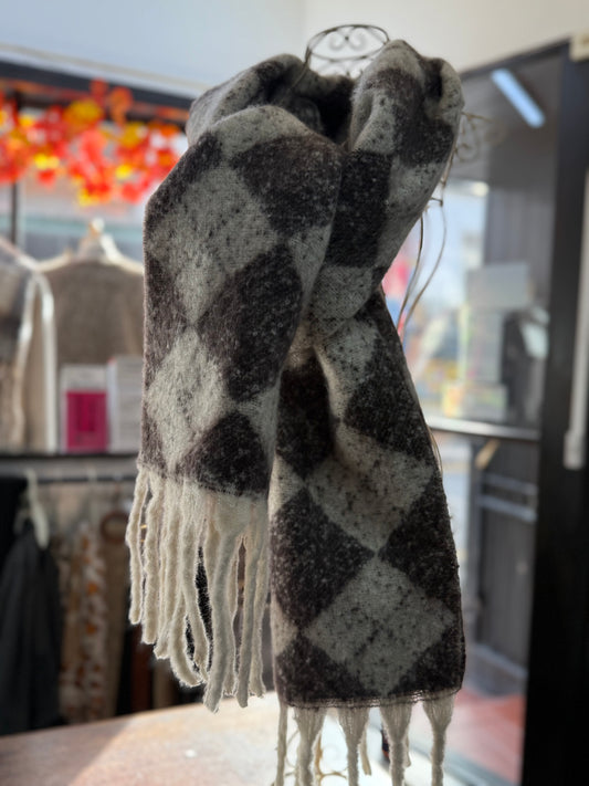THE CHUNKY TASSLE SCARF- ARGYLE