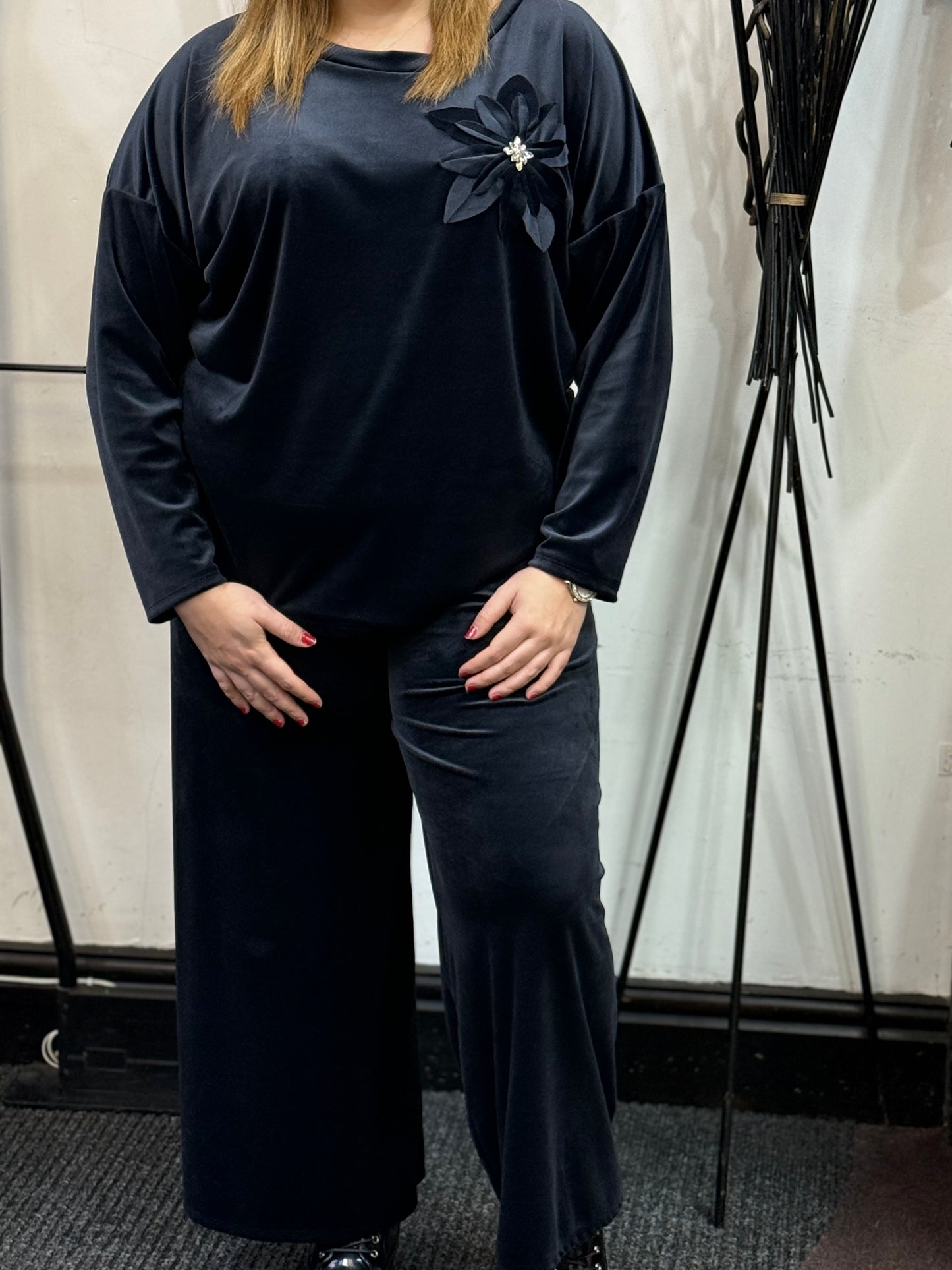 SKYLA-FLOWER APPLIQUE VELOUR SET