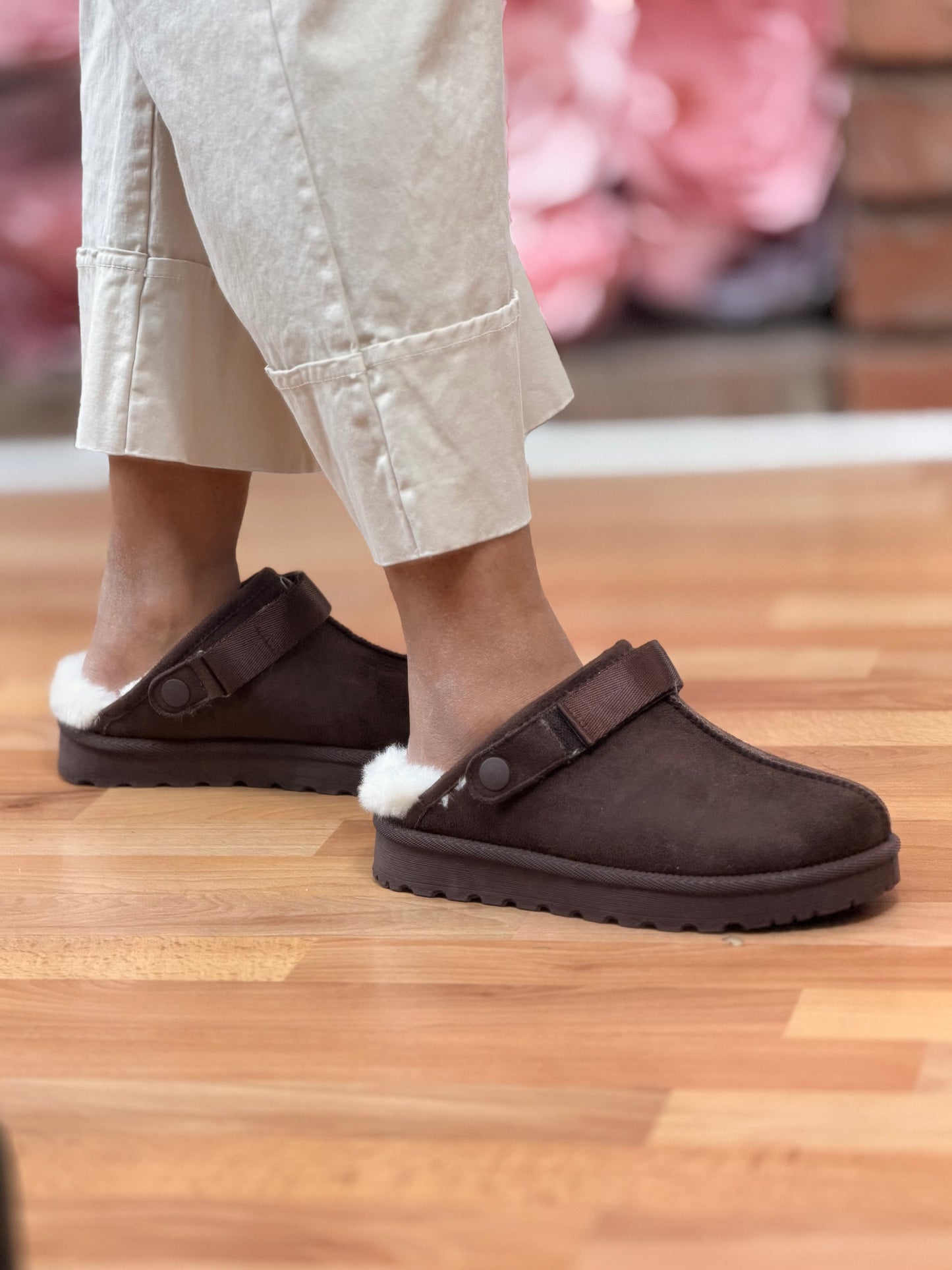 LUNAR-ODESSA ADJUST STRAP SLIPPER- DARK CHOCOLATE