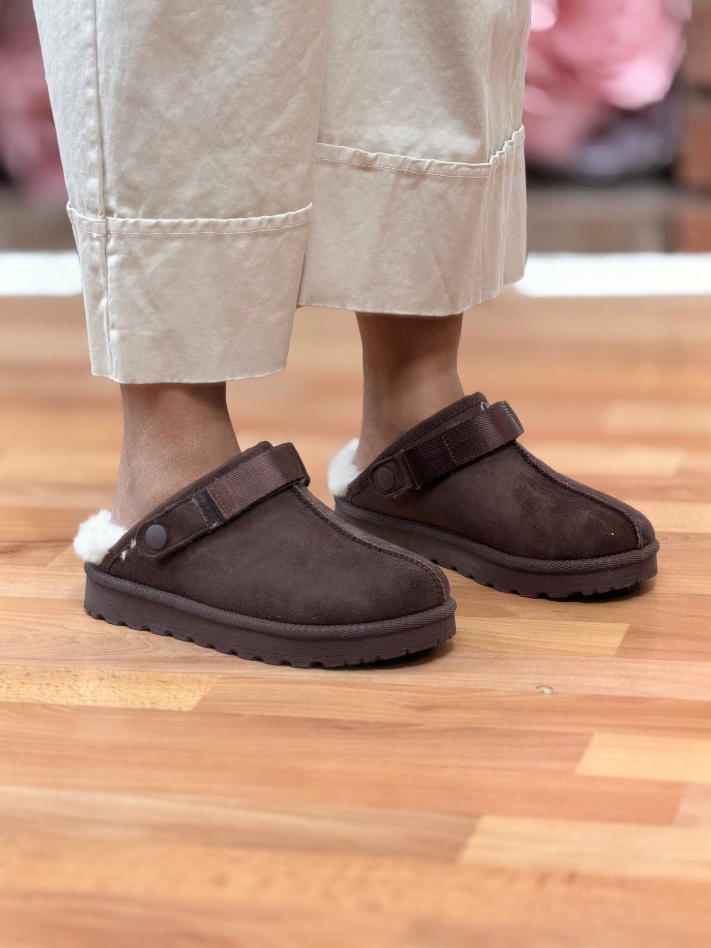 LUNAR-ODESSA ADJUST STRAP SLIPPER- DARK CHOCOLATE