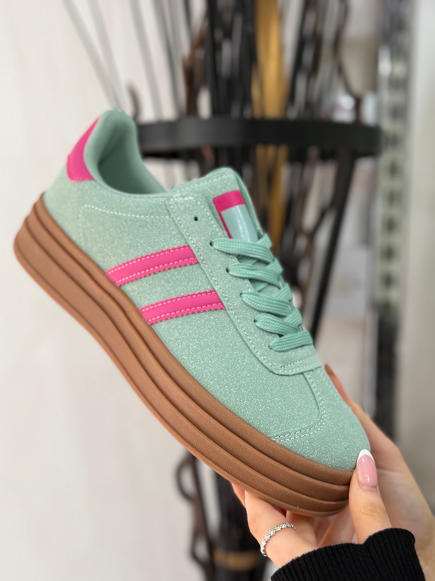 NAIOMI- GUM RETRO TRAINER- RETRO GREEN & RETRO WHITE- FLASH AUTO £5 OFF@Checkout