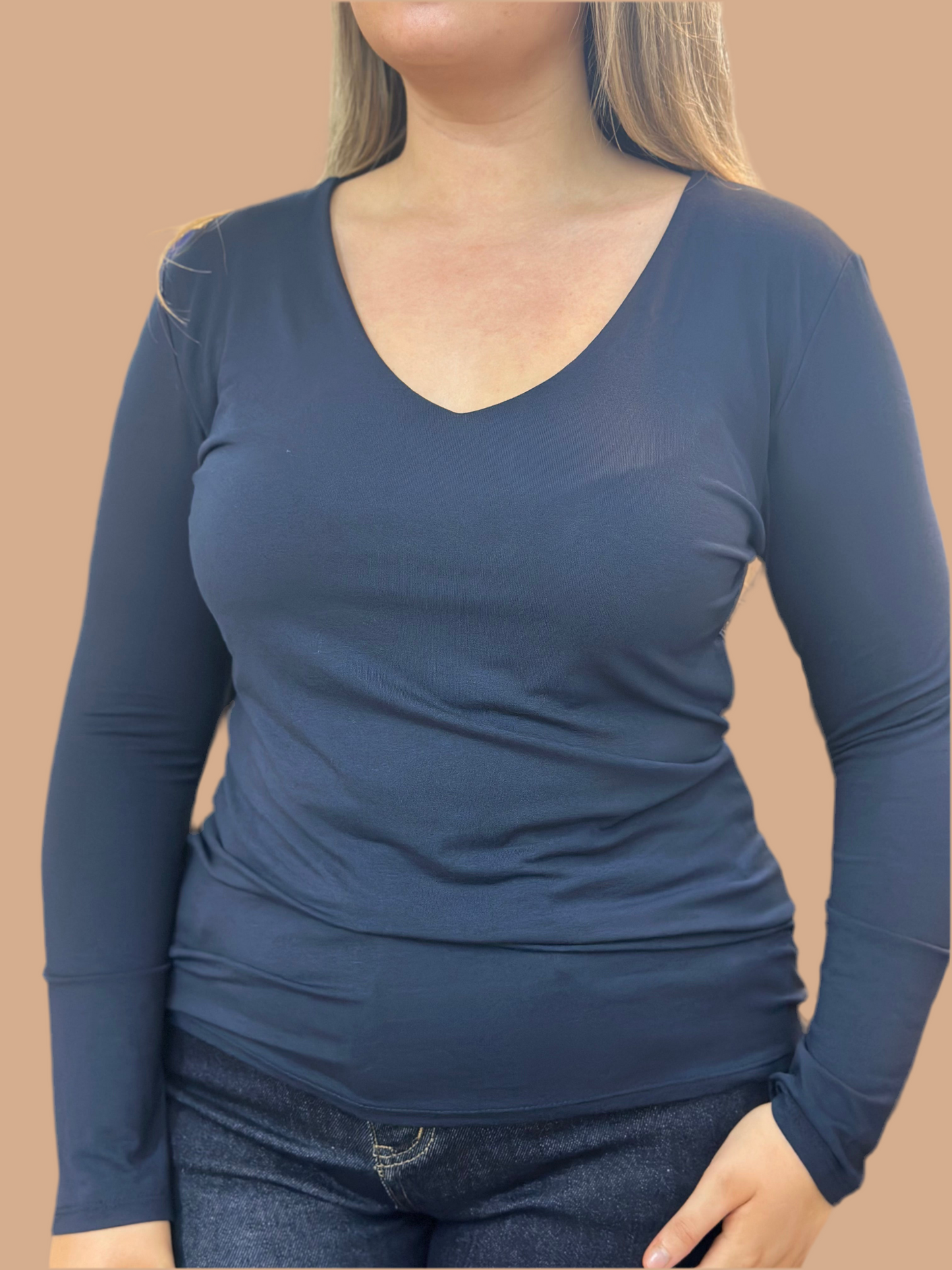 AVA MWBASIC L/S V-NECK LAYERING TOP