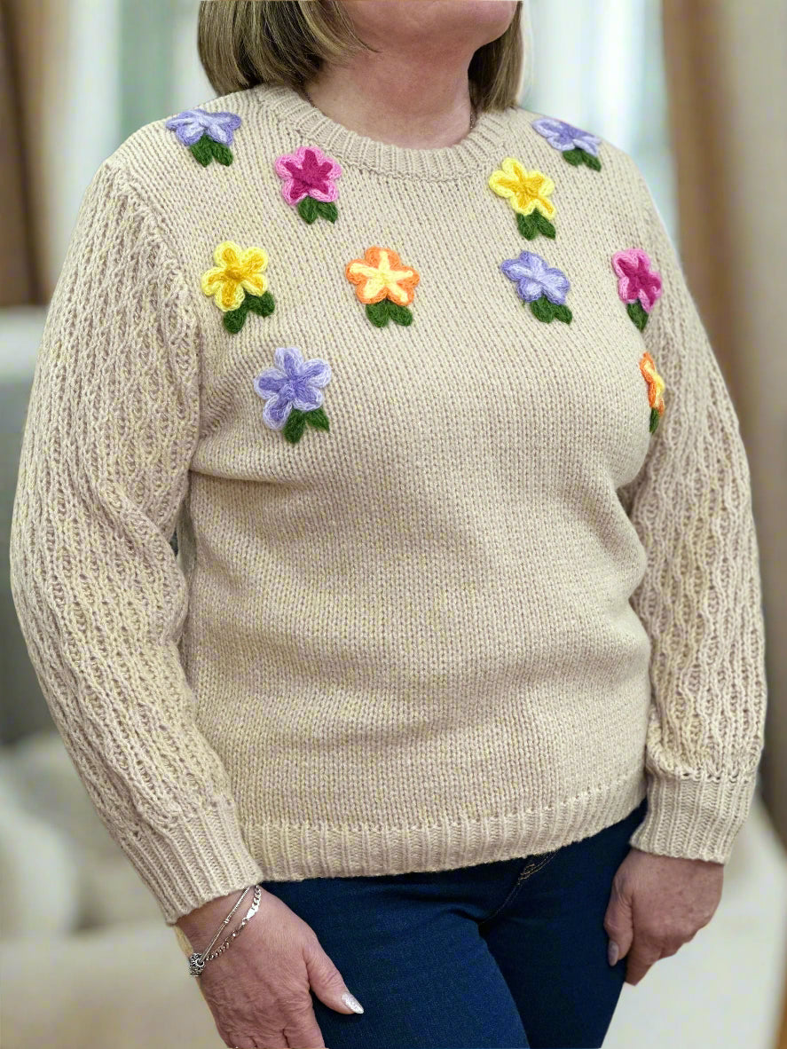 ELLEN - EMB FLOWER R/NK JUMPER